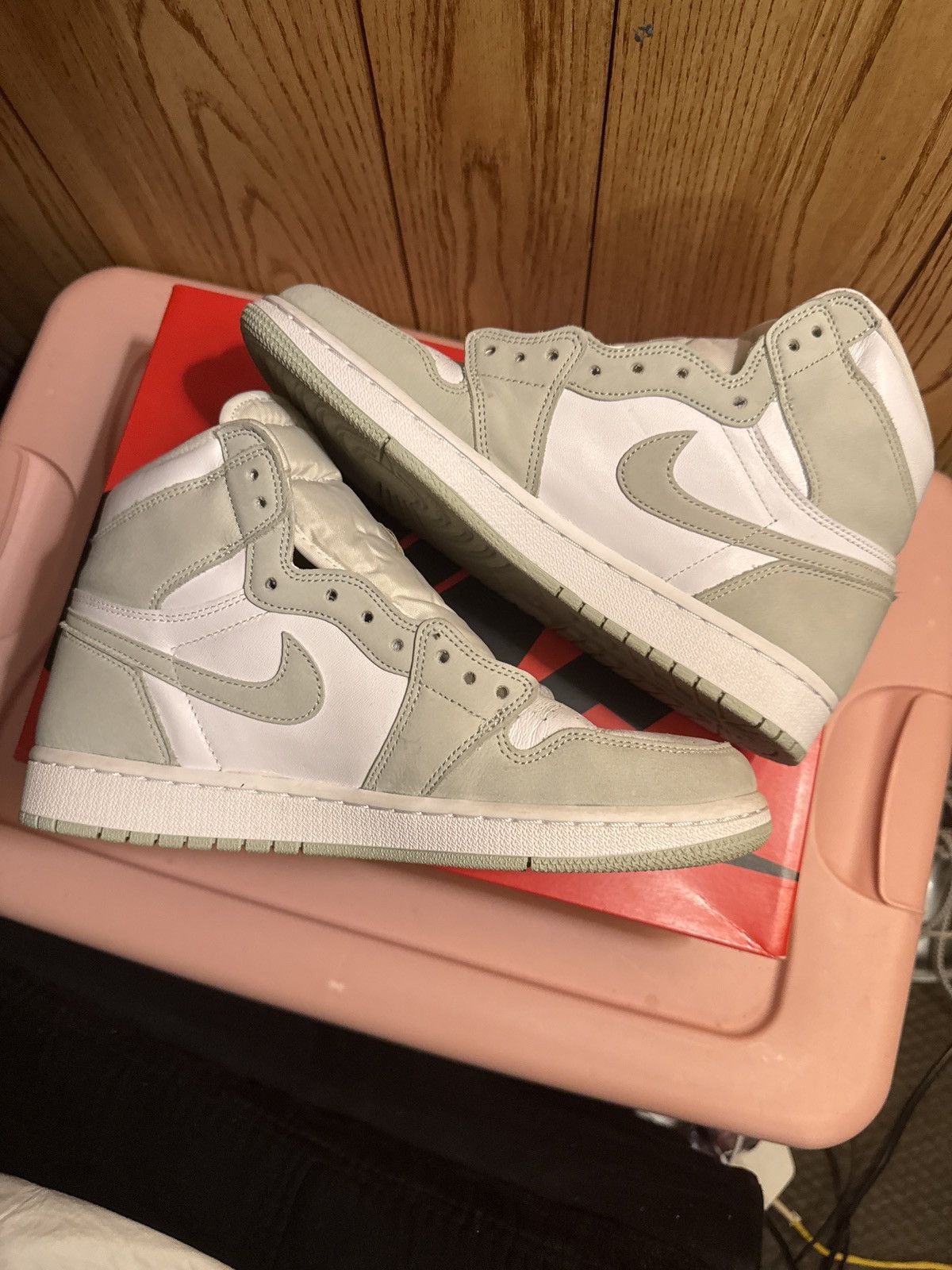Jordan Brand Jordan 1 Seafoam (3 pairs laces) Size US 8.5 / EU 41-42 - 2 Thumbnail
