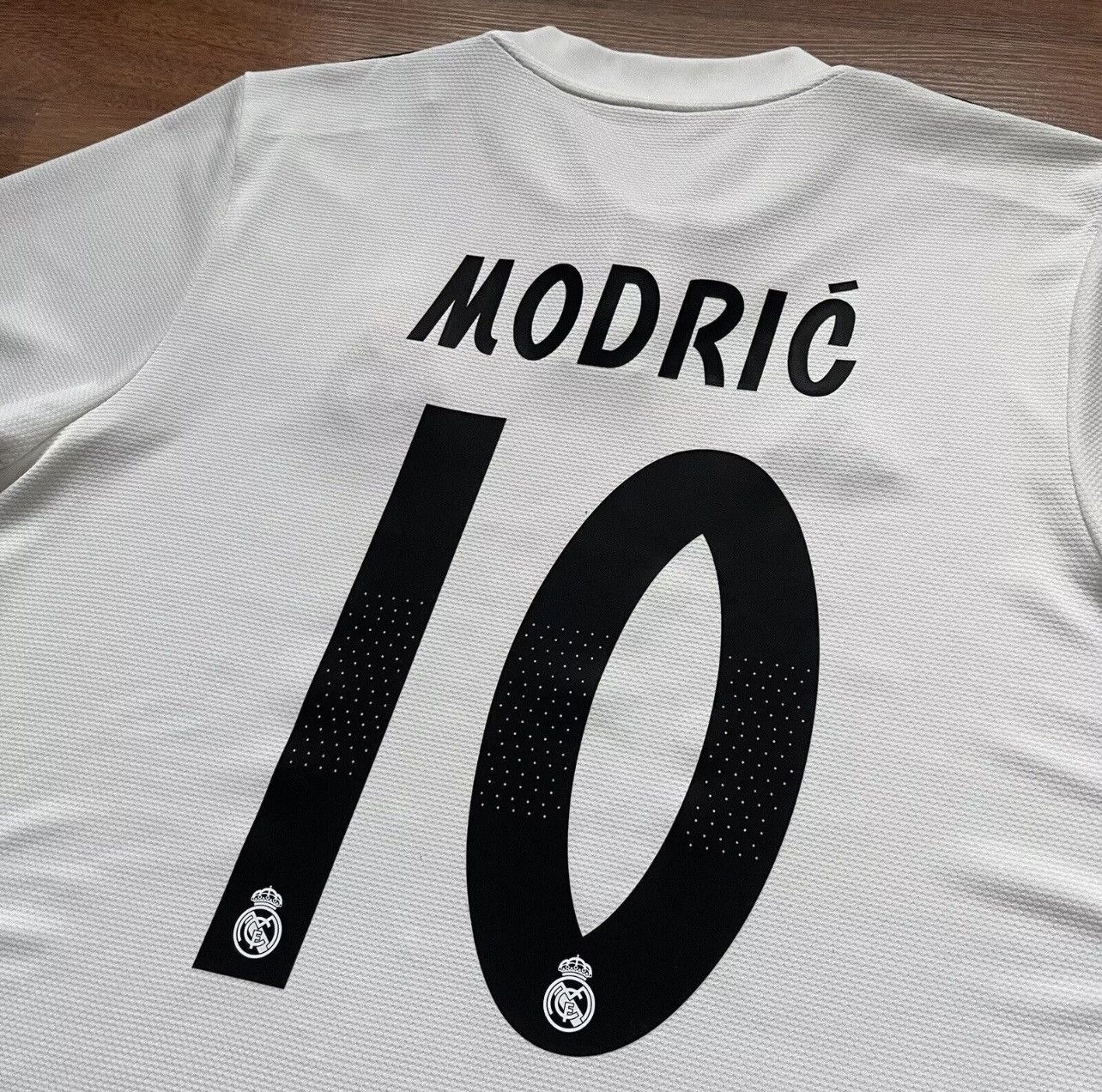 Adidas REAL MADRID ADIDAS 2018/2019 FOOTBALL HOME JERSEY #10 MODRIC Size US M / EU 48-50 / 2 - 9 Thumbnail