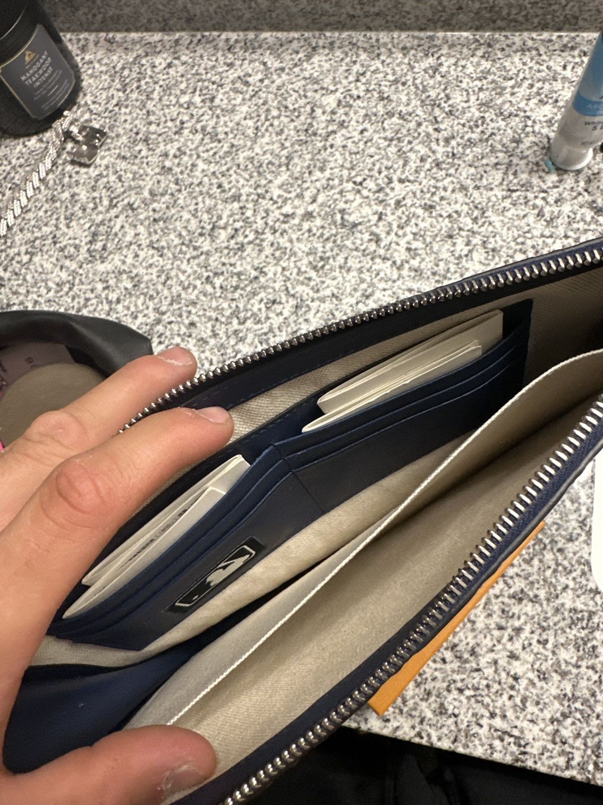 Gucci × MLB Gucci x MLB yankees leather pouch bag Size ONE SIZE - 3 Thumbnail