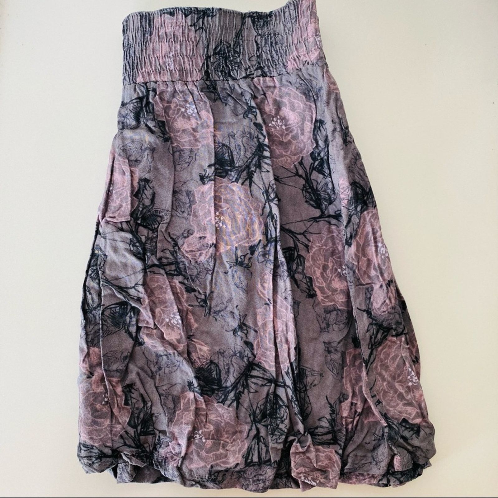 Vintage VINTAGE Y2K Grey Pink Floral Mini Skirt High Or Low Rise Size 30" / US 8 / IT 44 - 8 Thumbnail