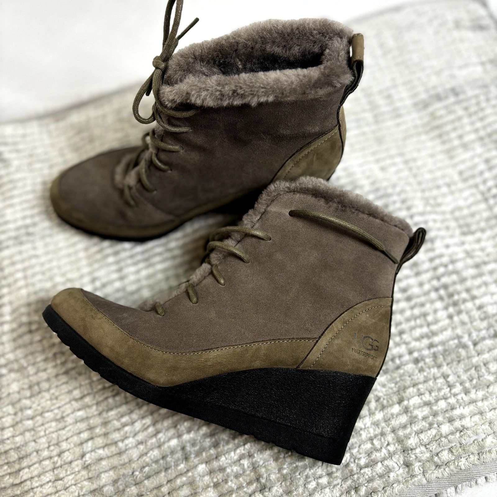 Ugg UGG Bridgit US 8 EU 39 Women’s Dark Gray Waterproof Suede We Size US 8 / IT 38 - 11 Thumbnail
