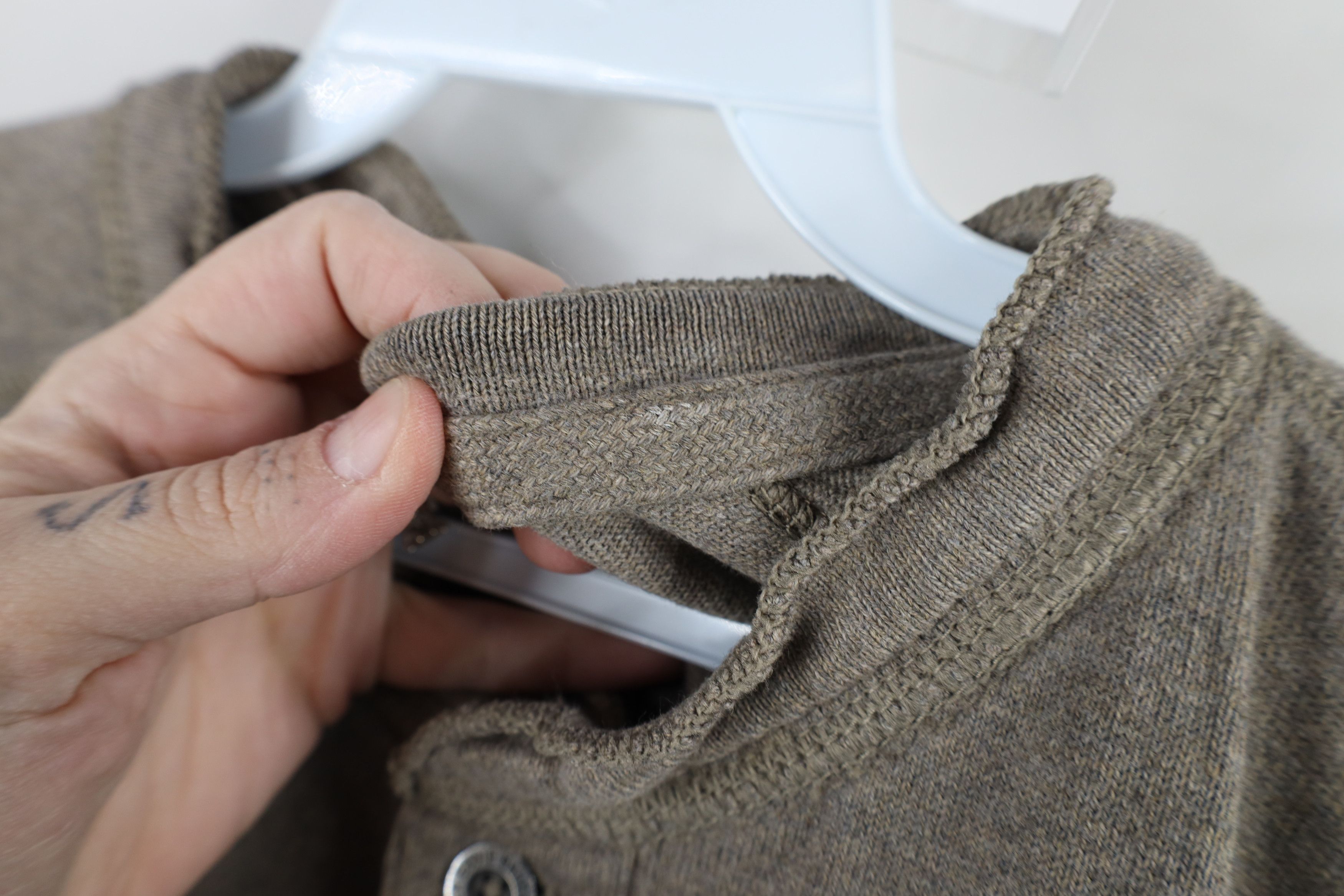 Eddie Bauer × Vintage Vintage Eddie Bauer Cotton Ribbed Knit Henley T-Shirt Beige Size US XL / EU 56 / 4 - 11 Thumbnail