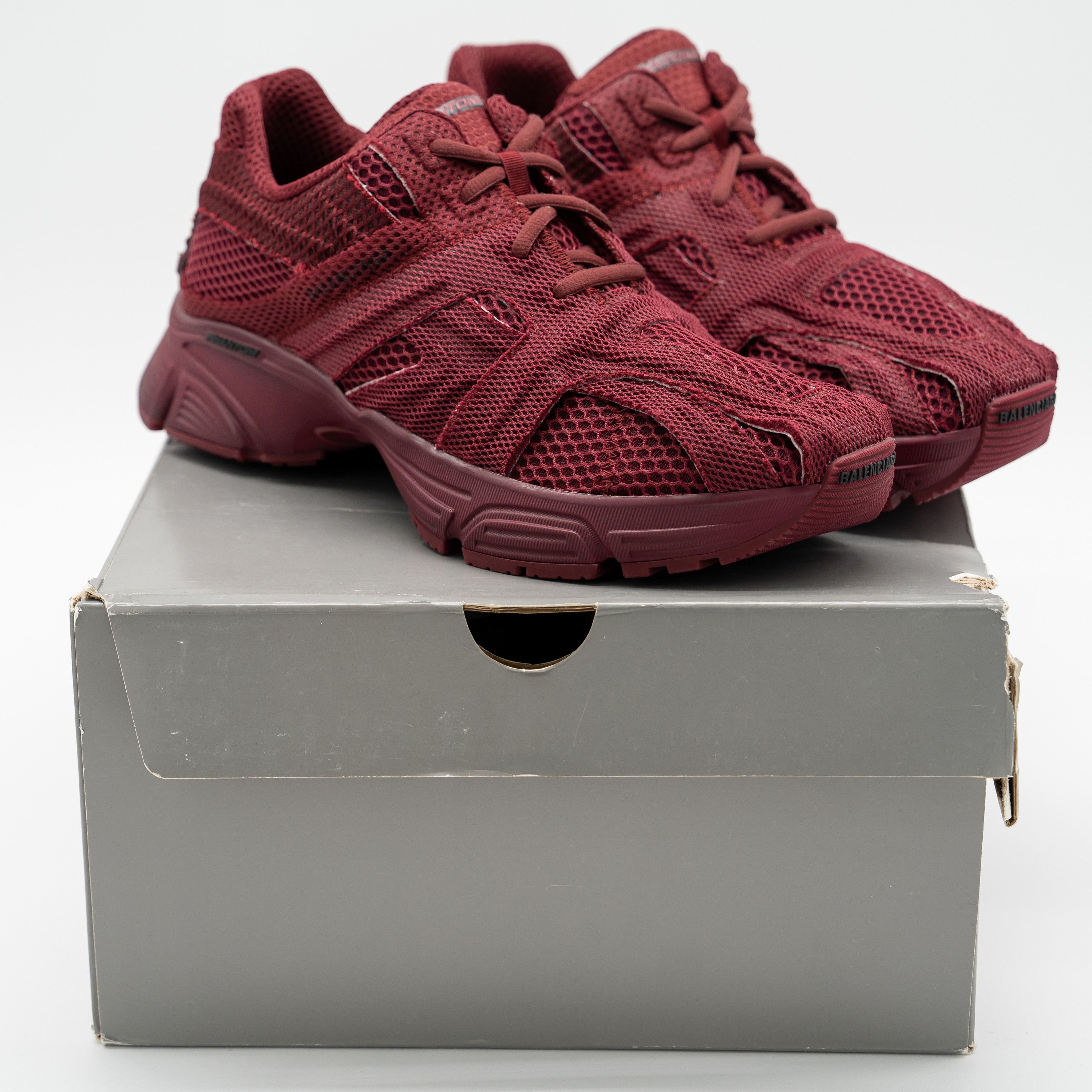 Balenciaga 40 EU / 10 US Balenciaga Phantom Sneakers Burgundy Mesh Size US 10 / IT 40 - 13 Thumbnail