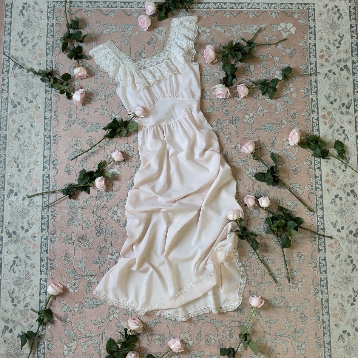 Vintage Vintage 1970s Pale Pink Ruffle Lace Nightgown (M) Size M / US 6-8 / IT 42-44 - 11 Thumbnail