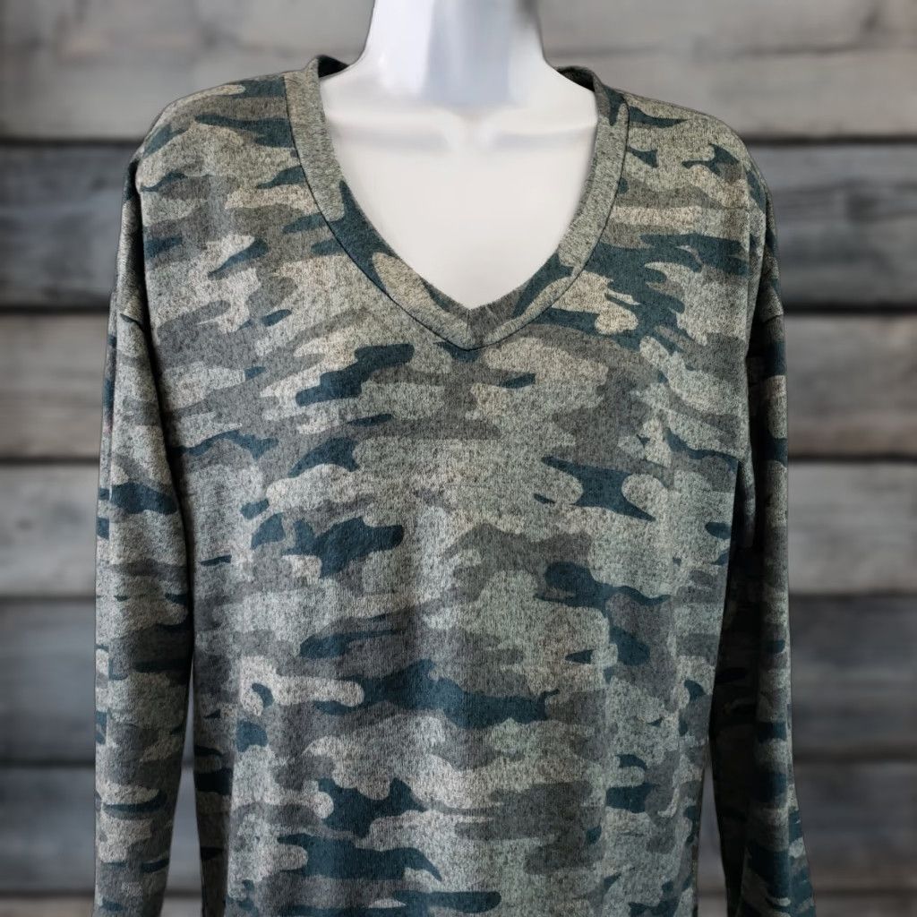Vintage Carve Designs Womens Pullover Top Sz S Green Camo V-Neck Long Sleeve Blouse Size S / US 4 / IT 40 - 1 Thumbnail