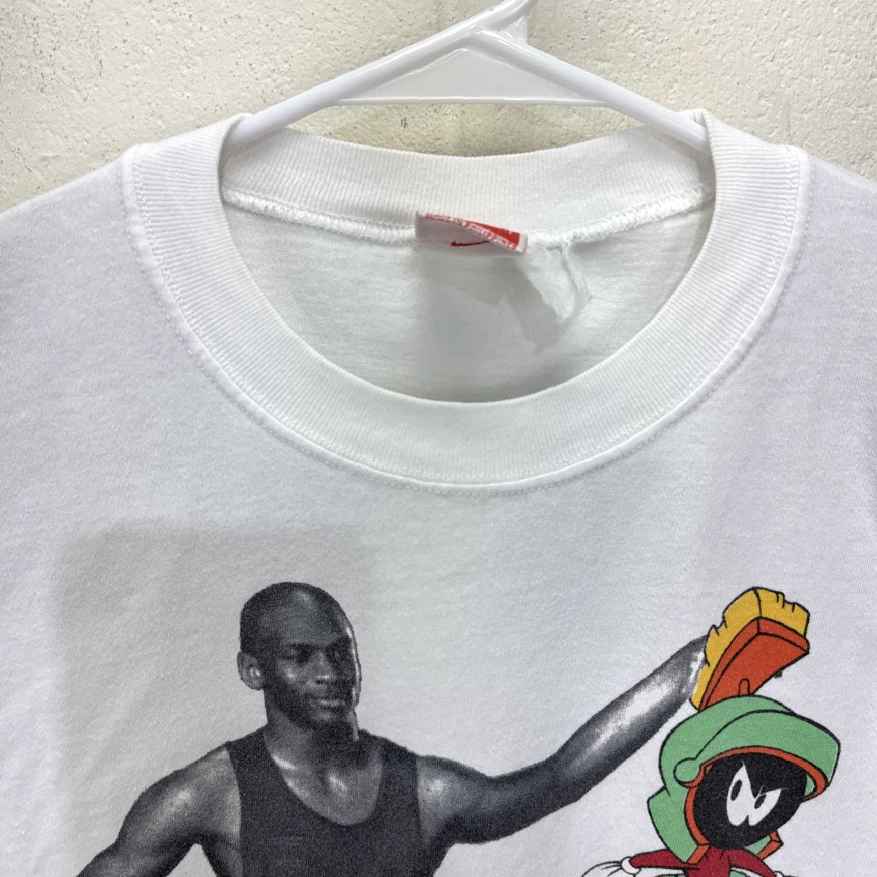 Nike VINTAGE Nike Michael Jordan Space Jam T-Shirt Men Large White 90s Looney Tunes Bugs Bunny Size US L / EU 52-54 / 3 - 6 Thumbnail