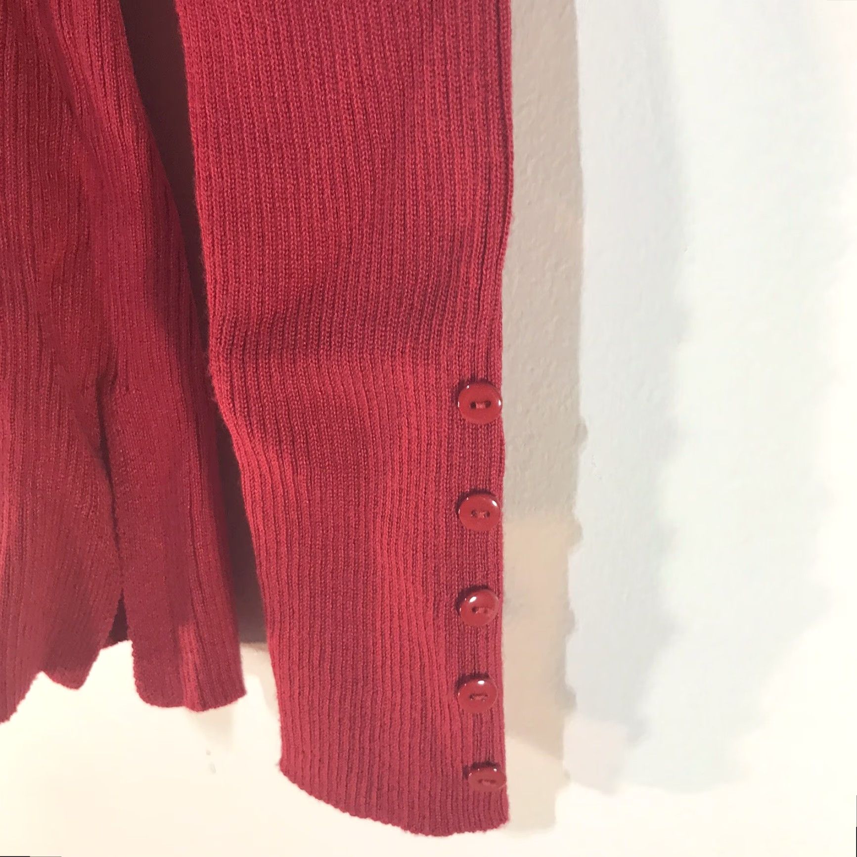 Vintage Kim Rogers Blouse Shirt Womens M Red Solid Long Sleeve Button Detail Pullover Knit Lightweight Easy Care 90s? (adjust) Size M / US 6-8 / IT 42-44 - 4 Thumbnail