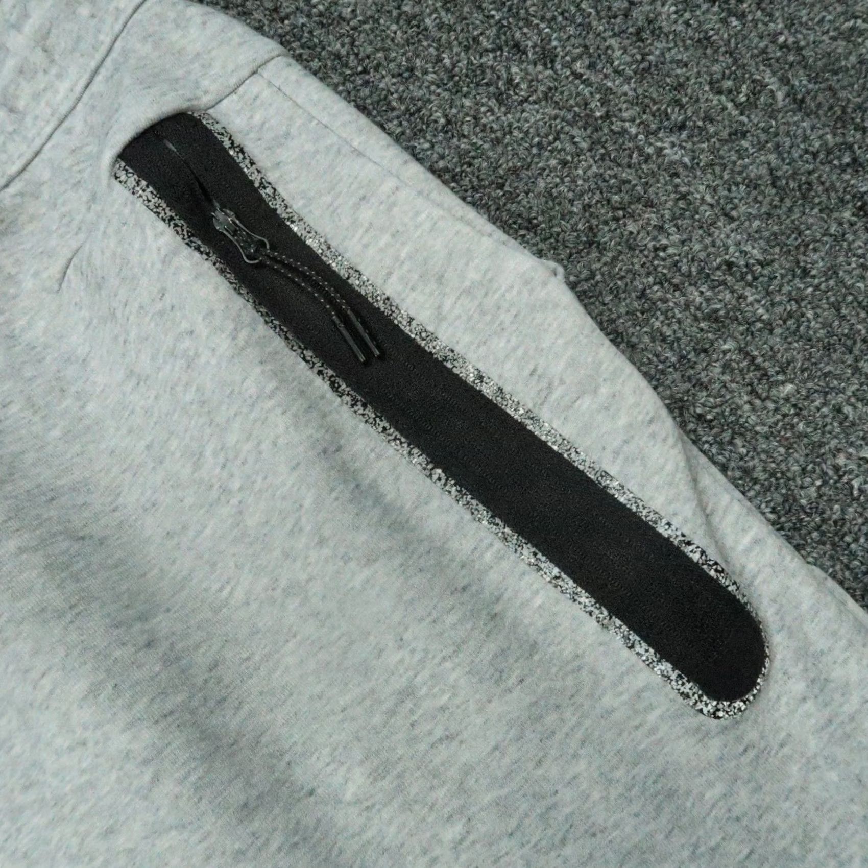 Nike Nike Pants Mens Large Gray Tech Fleece Joggers Athletic Zip Pocket Sporty Size US 33 - 6 Thumbnail
