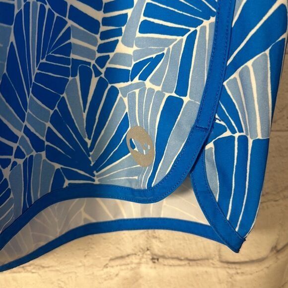 Vineyard Vines Vineyard Vines Mens Abstract Palms Blue board Shorts size 40 Size US 40 / EU 56 - 2 Thumbnail