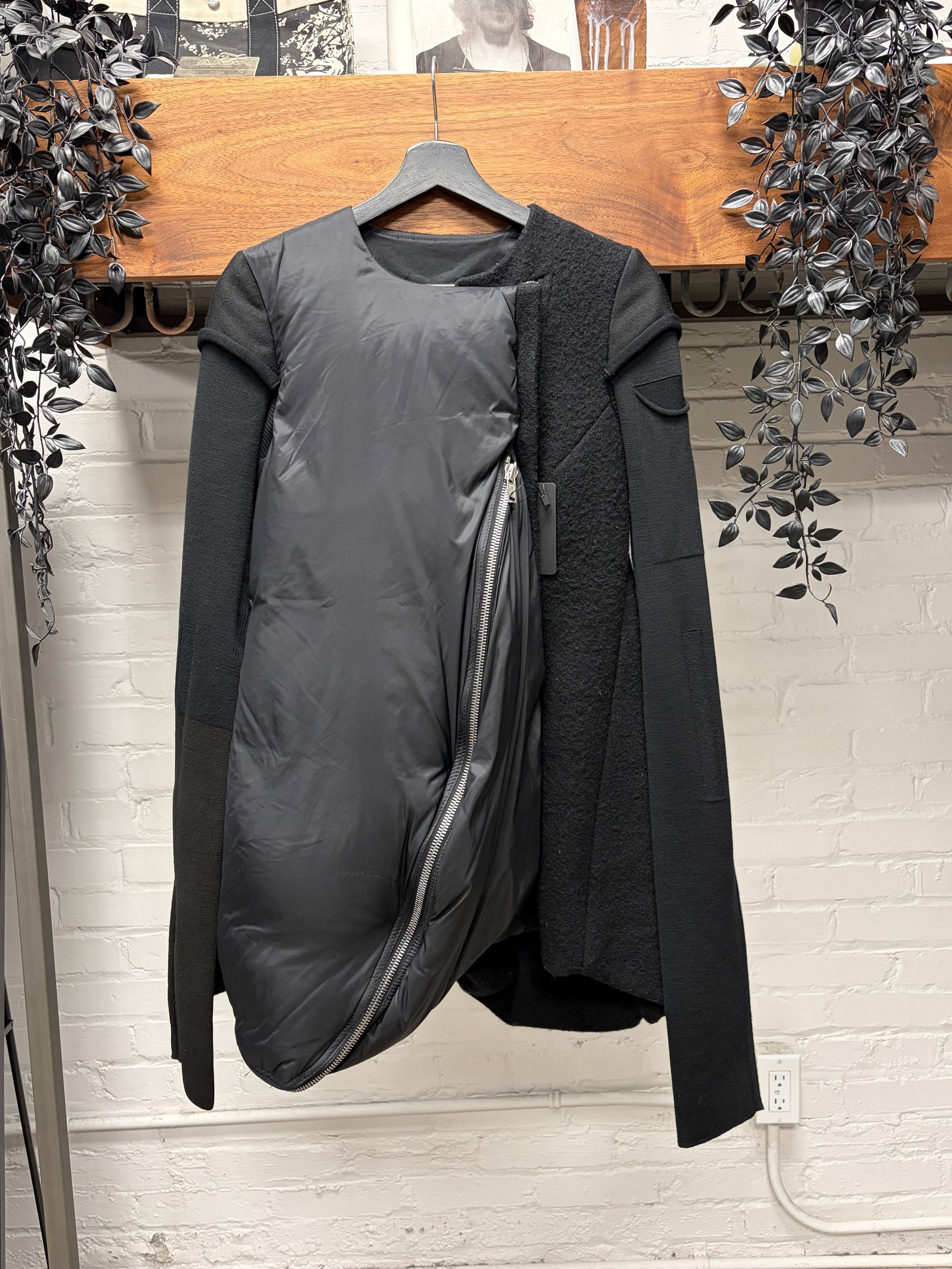 Rick Owens AW2017 Rick Owens ‘Glitter’ Black Runway Asymmetric Wool/Down Filled Jacket Size XS / US 0-2 / IT 36-38 - 1 Thumbnail