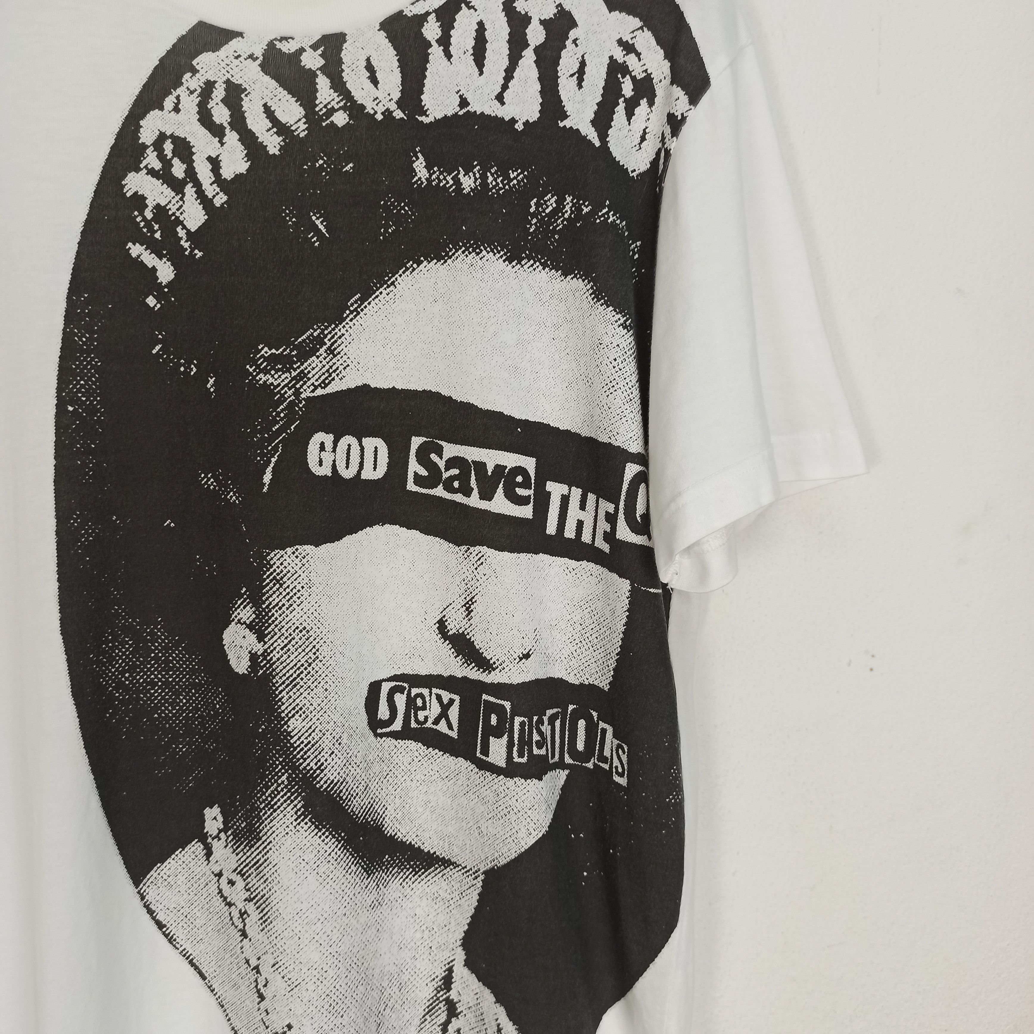 Uniqlo Vintage Sex Pistols Band Rock Promo T-shirt Uniqlo Size US L / EU 52-54 / 3 - 2 Thumbnail