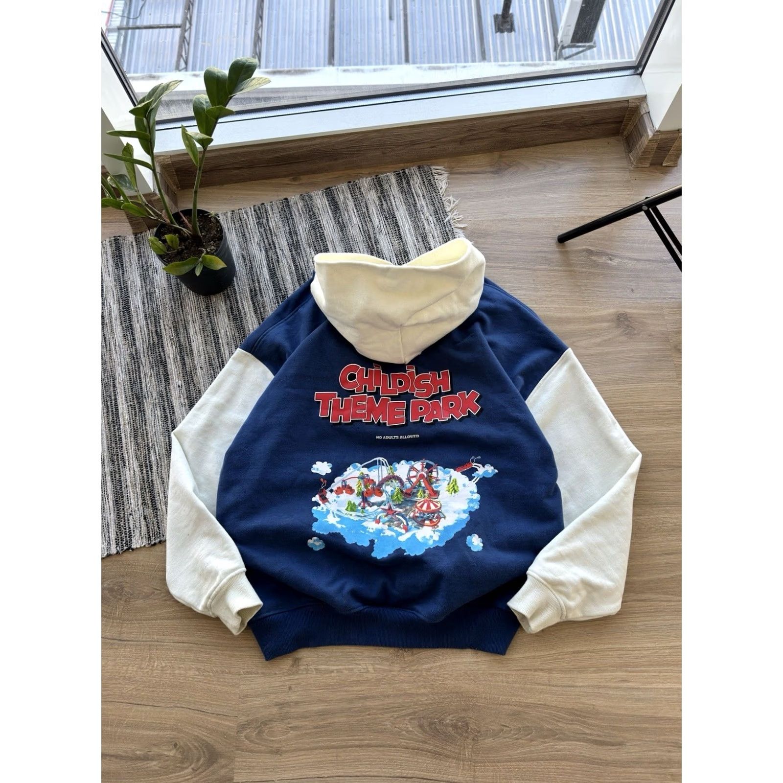 Vintage VINTAGE Childish Hoodie Men S Blue Logo Theme Park 90s Hip Hop Streetwear Size US S / EU 44-46 / 1 - 4 Thumbnail