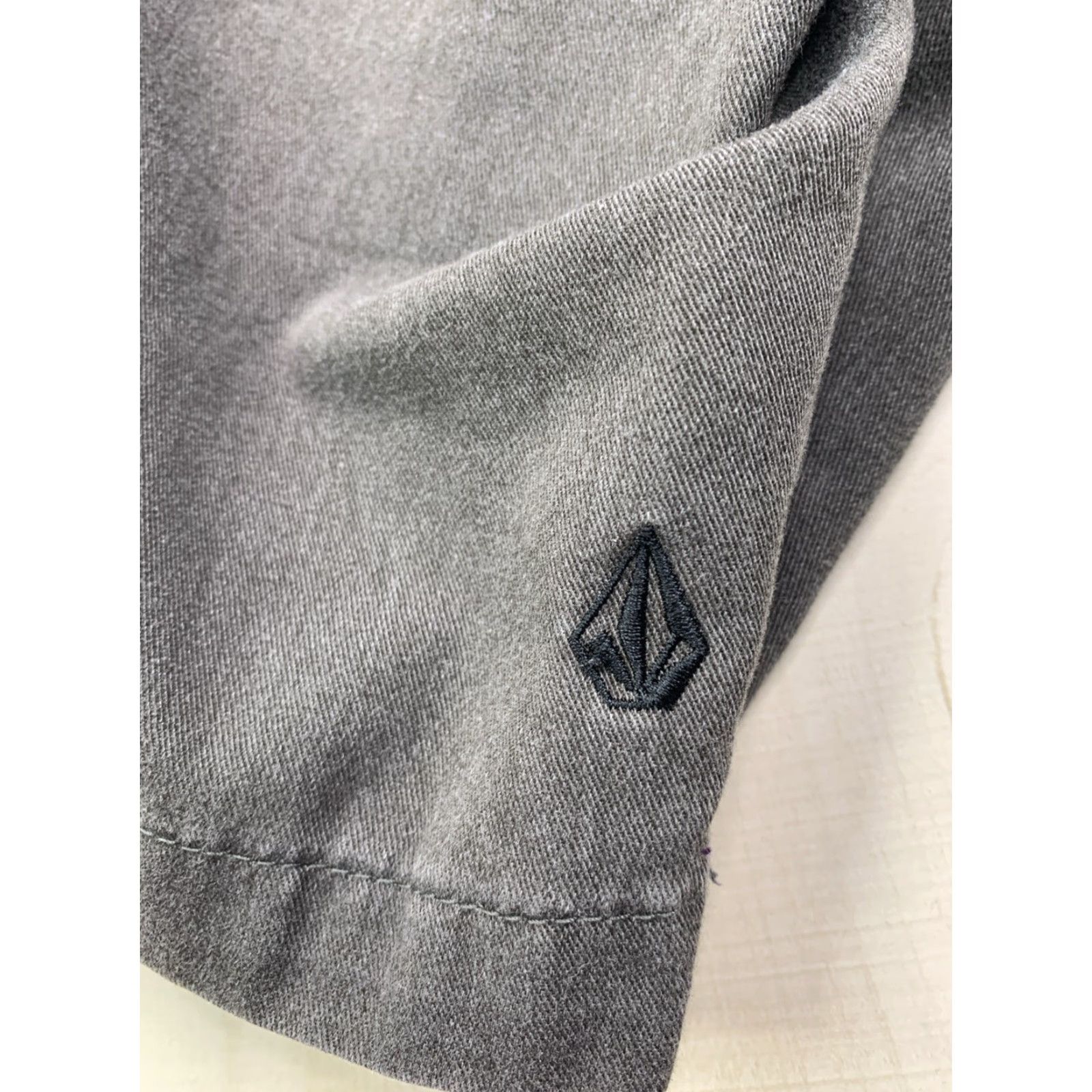 Volcom Volcom Vtg Weathered Charcoal Corpo Class VMonty Short Mens 32 Chino Cotton Blend Gray Solid Casual Travel Size US 32 / EU 48 - 3 Thumbnail