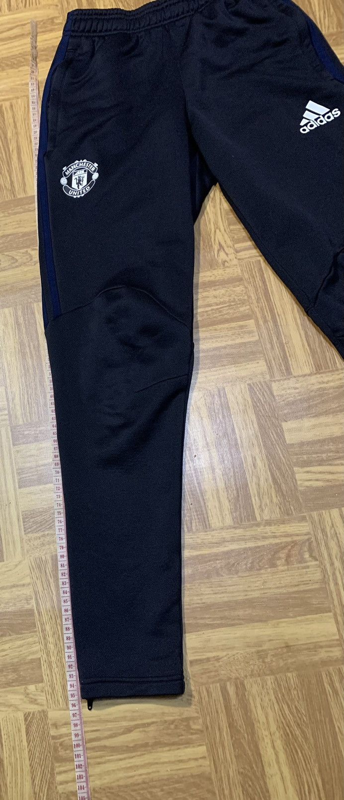 Adidas Adidas track pants Manchester United Size US 26 / EU 42 - 2 Thumbnail