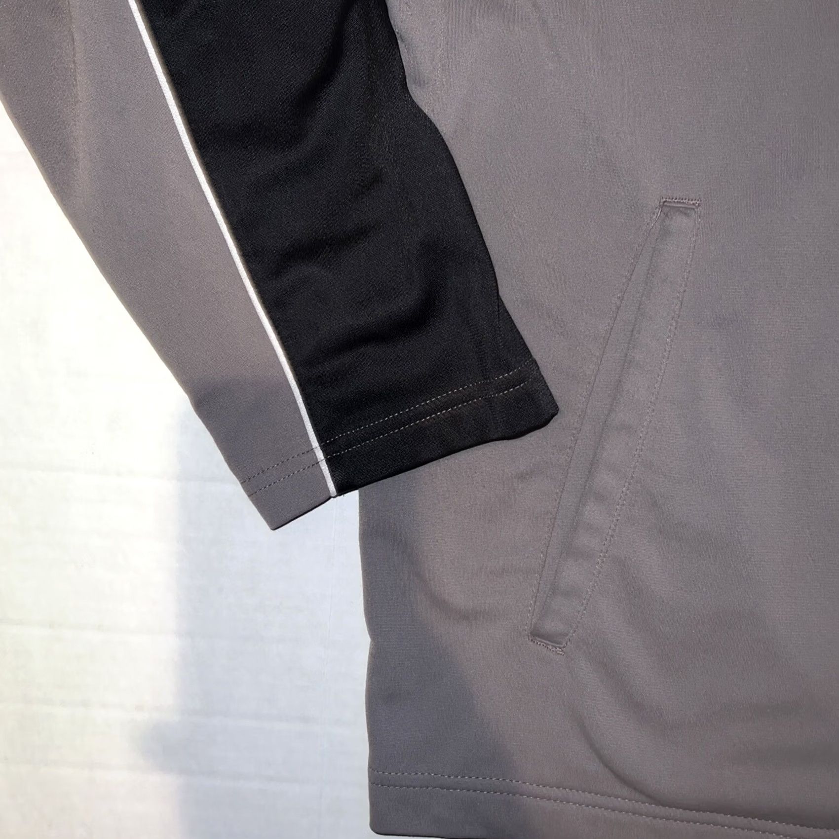 Champion VINTAGE Champion Jacket XL Gray Folded Striped Logo Zip Up Overcoat Unisex Adults Athletic Seasonal Outdoor Sports Fall Spring Summer Winter Jacket Size US XL / EU 56 / 4 - 5 Thumbnail