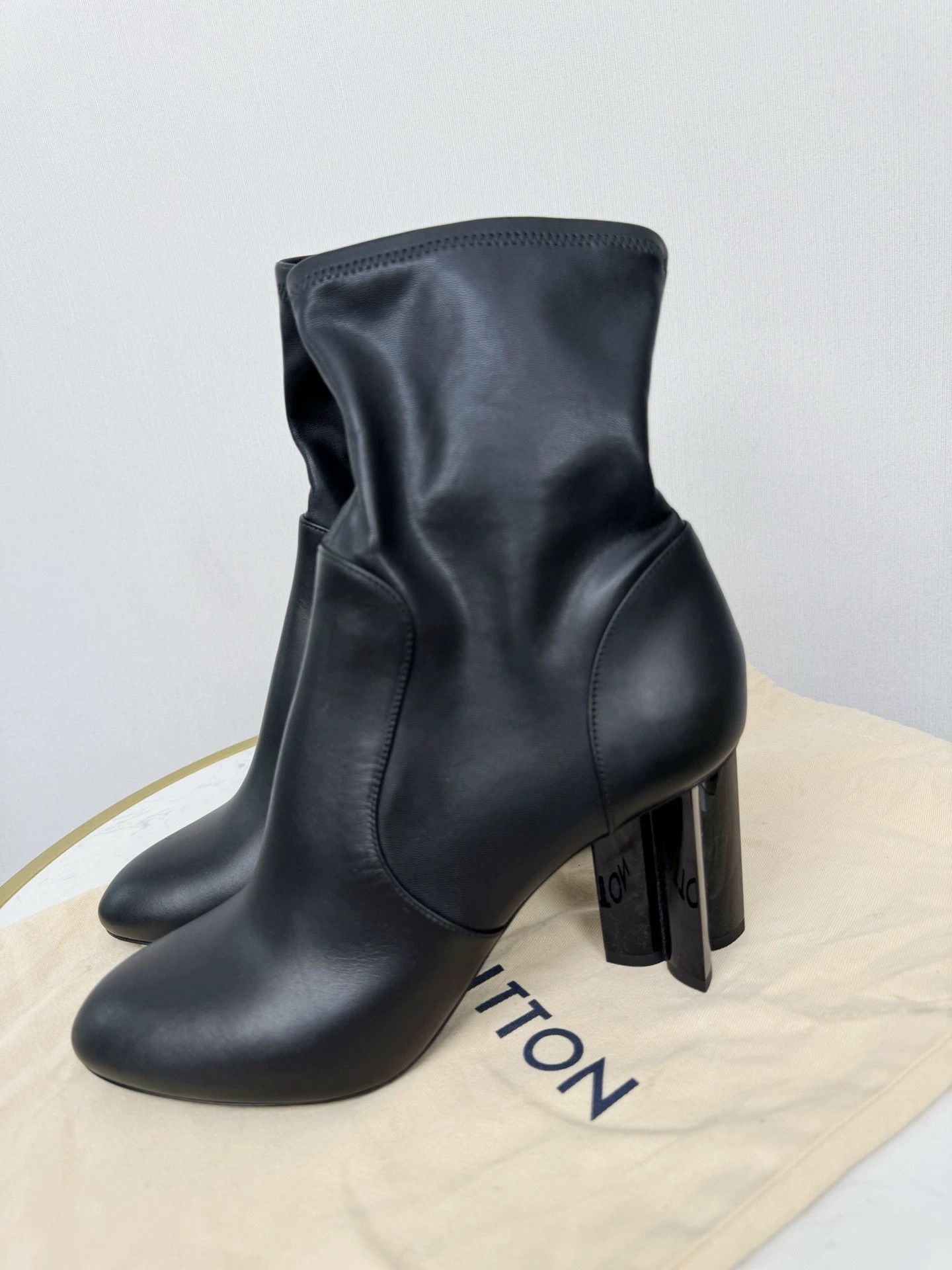 Louis Vuitton Brand new Louis Vuitton boots, authentic Size US 7 / EU 40 - 3 Thumbnail