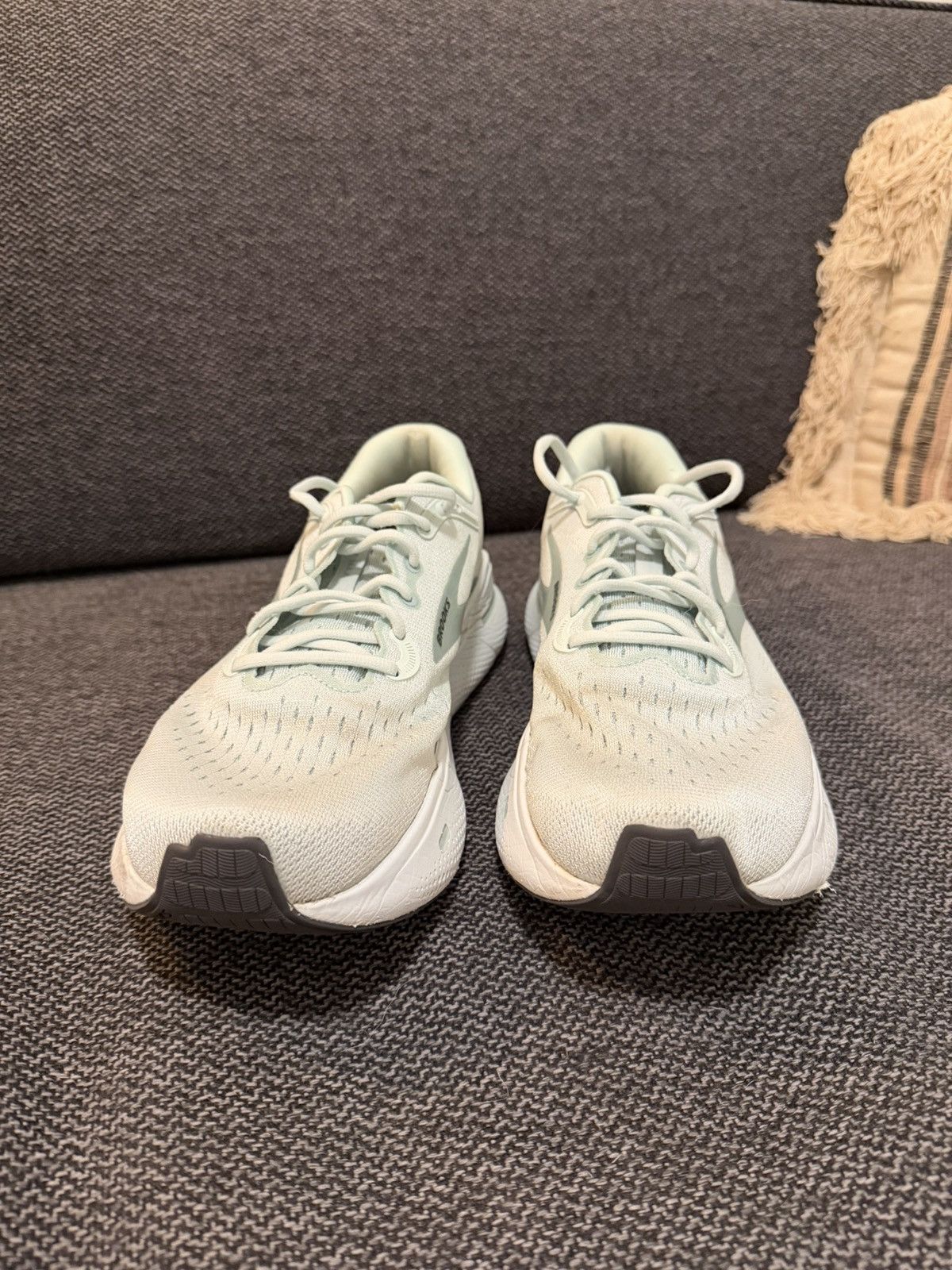 Brooks Brooks Ghost Max 2 | 10.5 Mens Size US 10.5 / EU 43-44 - 1 Thumbnail