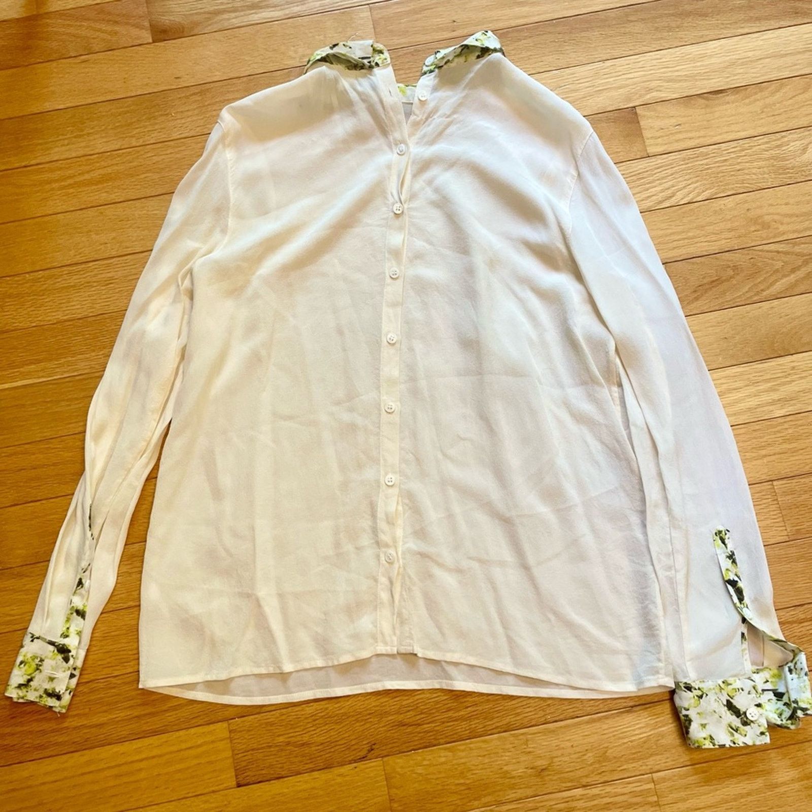 Club Monaco Club Monaco White Silk Blouse with Floral Accents Size S / US 4 / IT 40 - 2 Thumbnail