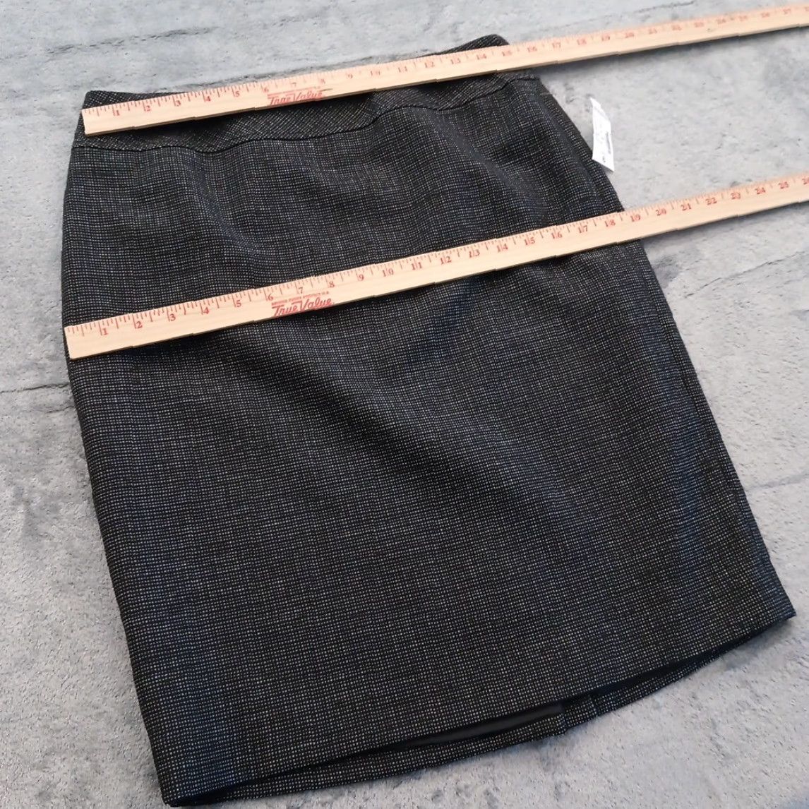 Vintage Jones Studio Black Knee Length Pencil Skirt Size 6 Lined Slit User: Jones Studio Black Knee Length Pencil Skirt Size 6 Lined Slit Size 28" / US 6 / IT 42 - 2 Thumbnail