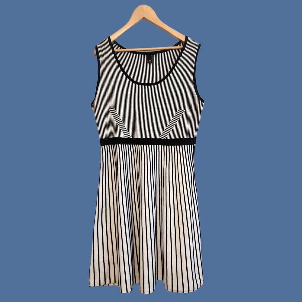 Vintage Lane Bryant Dress Womens 1X White Stripe Knit Sleeveless Fit Flare Knee Length Size XL / US 12-14 / IT 48-50 - 1 Thumbnail