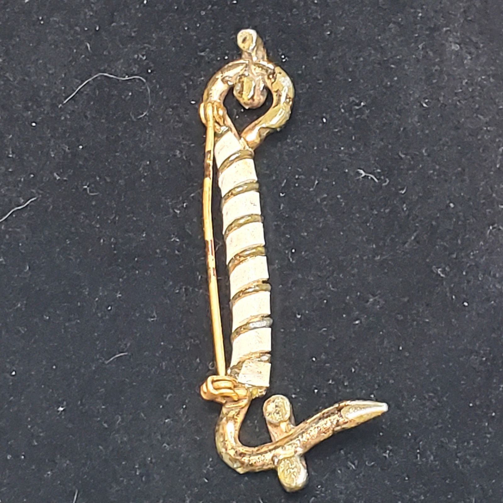 Other Gold Tone Hook Lock White Twist 2.5" Unsigned Vtg Size ONE SIZE - 8 Thumbnail