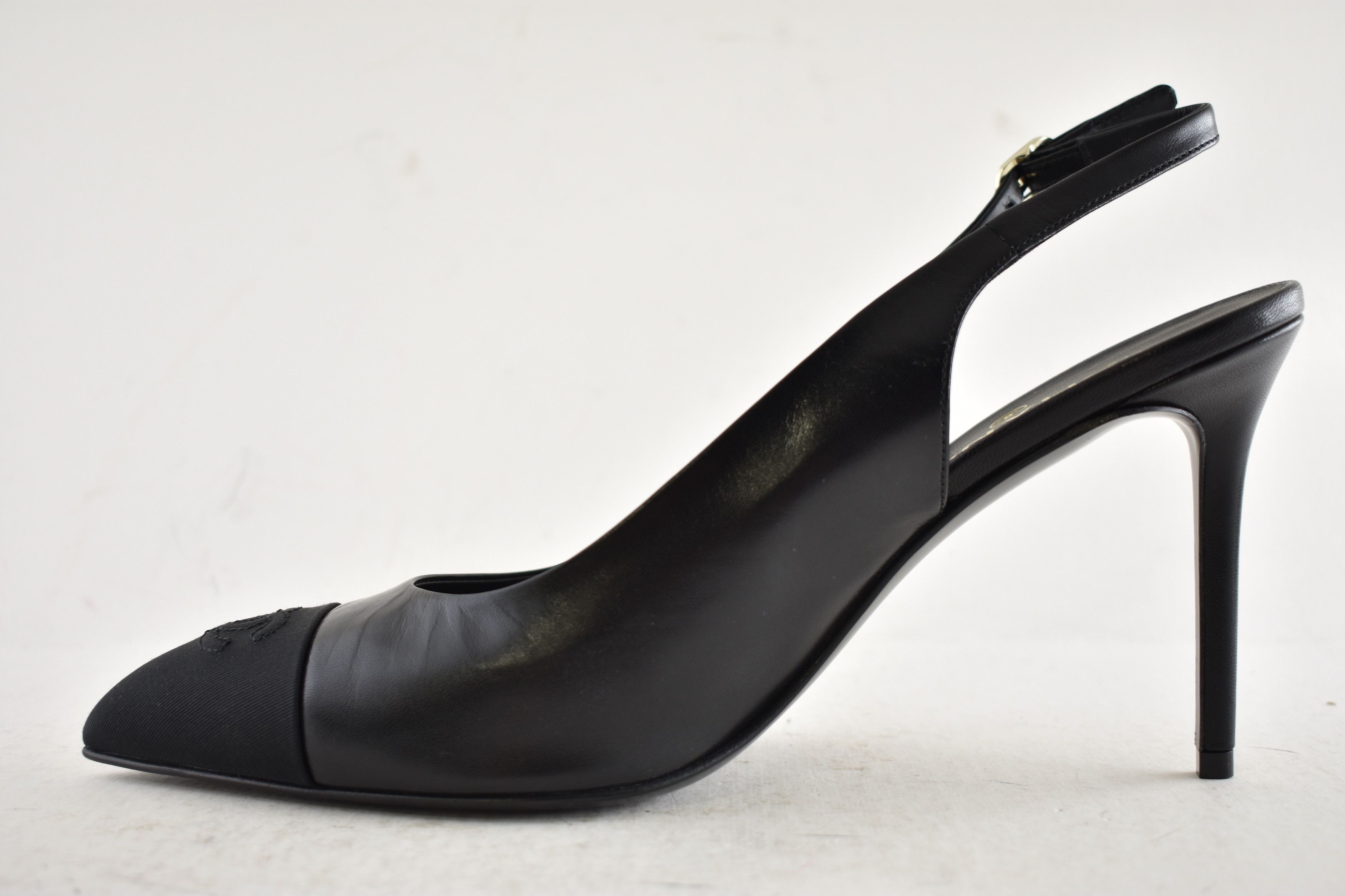Chanel Chanel 24A Leather CC Logo Slingback Pointed Heel Pump 42 Size US 12 / IT 42 - 10 Thumbnail
