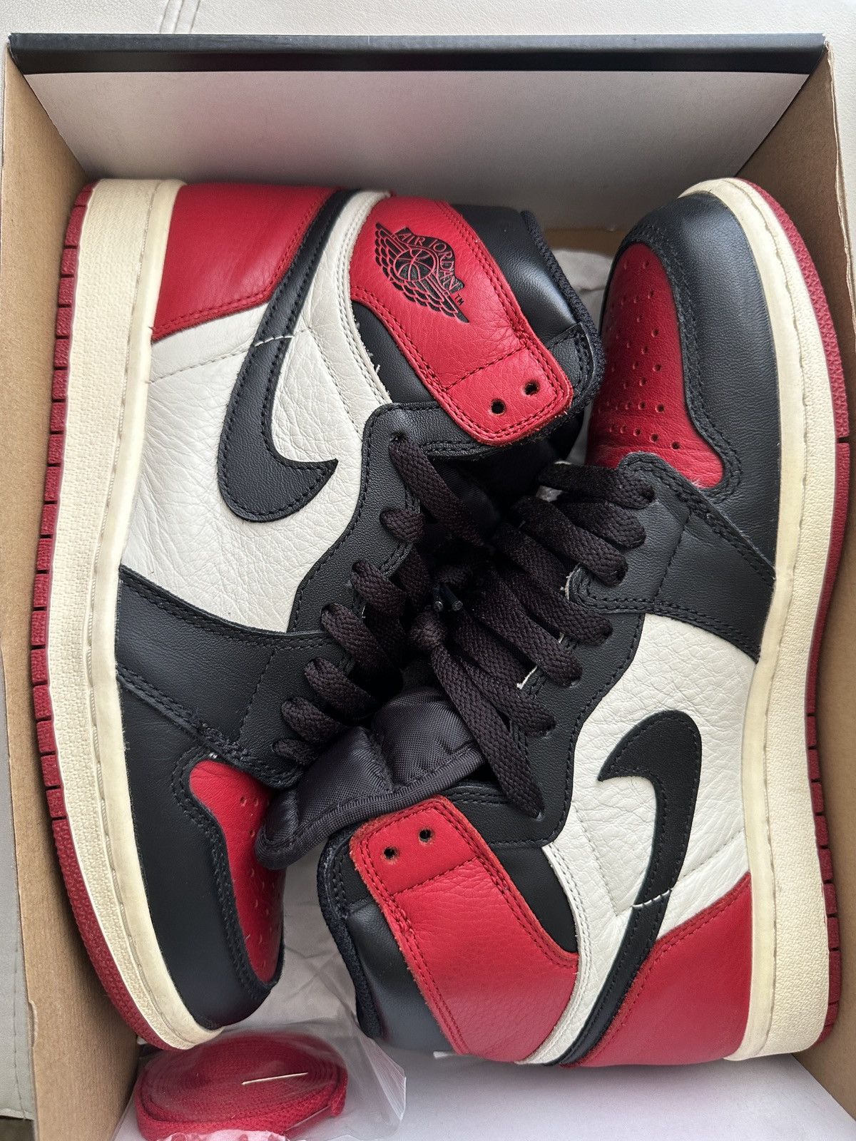 Jordan Brand Jordan 1 bred toe Size US 7.5 / EU 40-41 - 13 Thumbnail