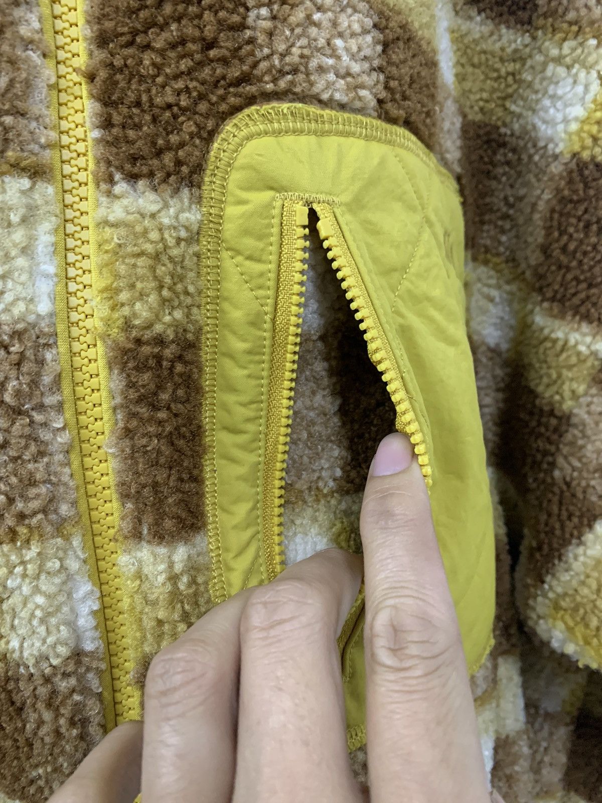 JW Anderson × Uniqlo JW Anderson Uniqlo Checkered Fleece Size US L / EU 52-54 / 3 - 9 Thumbnail