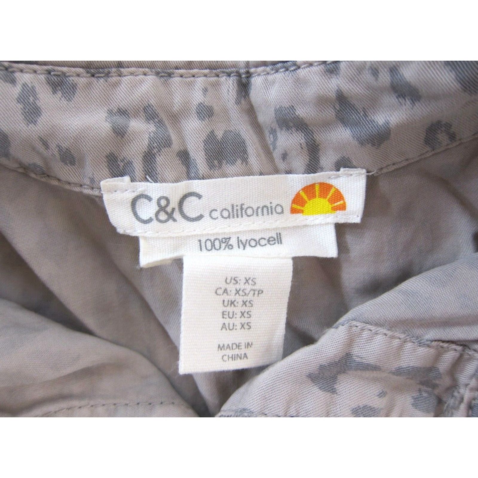 Vintage C&C California Blouse XS Short Sleeve Button Down Cap Grey Leopard Print 100% Rayon Women Size XS / US 0-2 / IT 36-38 - 5 Thumbnail