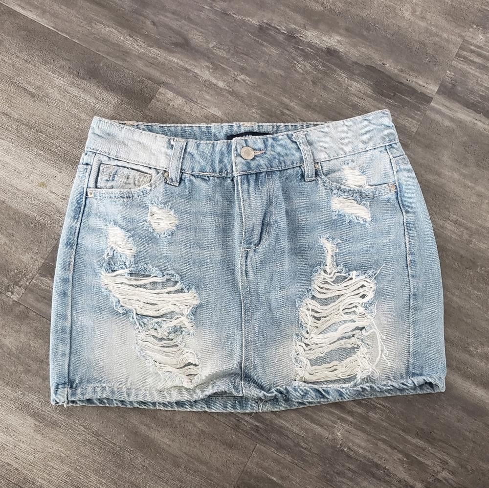Designer Light Denim Distressed BS Jean Mini Size 30" / US 8 / IT 44 - 1 Thumbnail