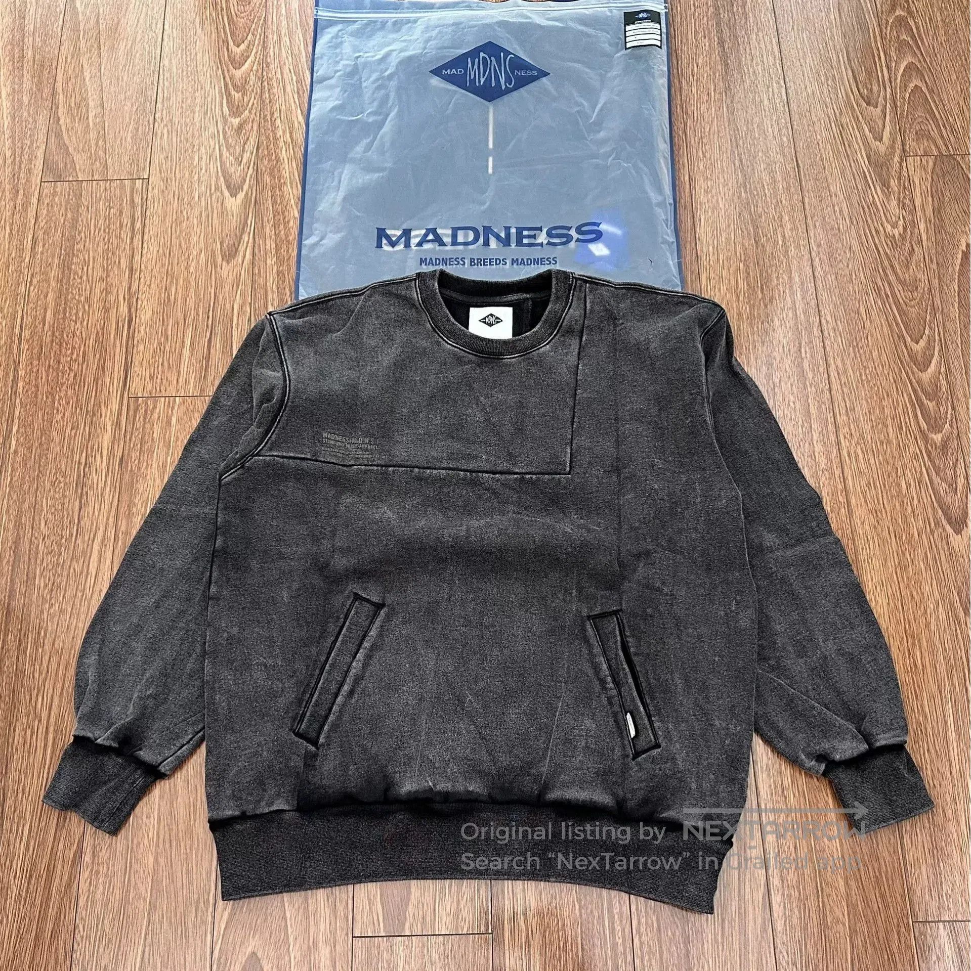 Madness madness washed print sweater in black. Size US M / EU 48-50 / 2 - 1 Thumbnail