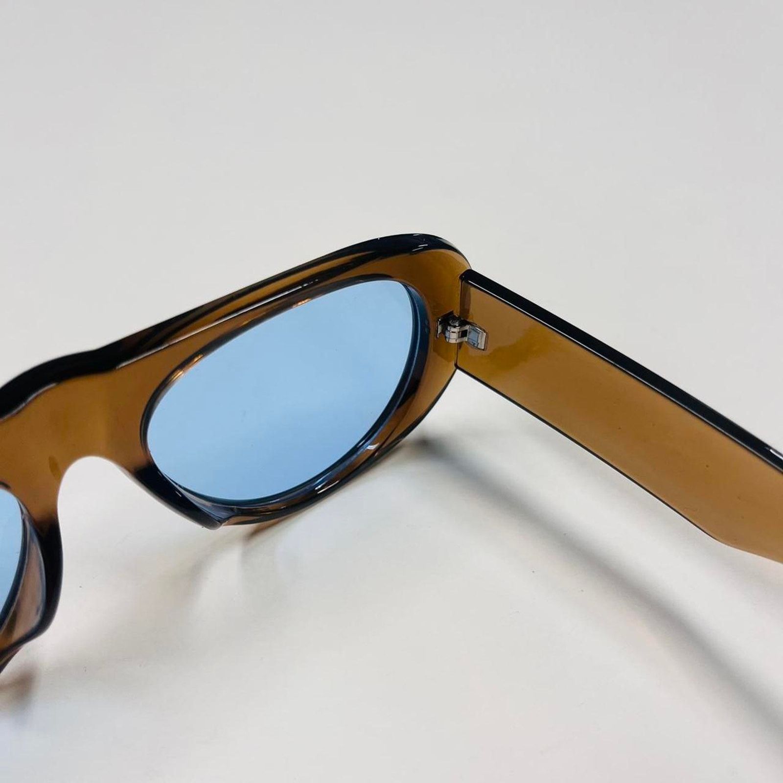 Vintage Y2k vintage retro style clear brown and blue sunglasses Size ONE SIZE - 3 Thumbnail