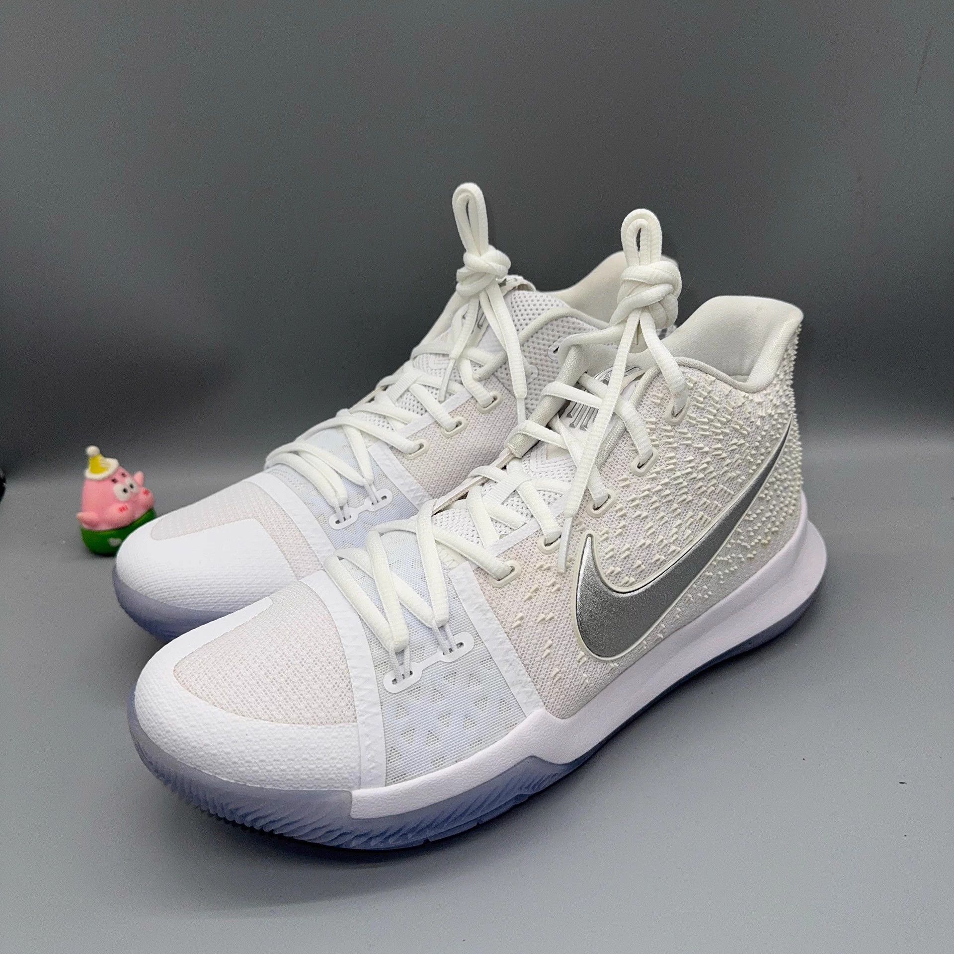 Nike Nike Kyrie 4 White 44 Size US 11 / EU 44 - 1 Thumbnail