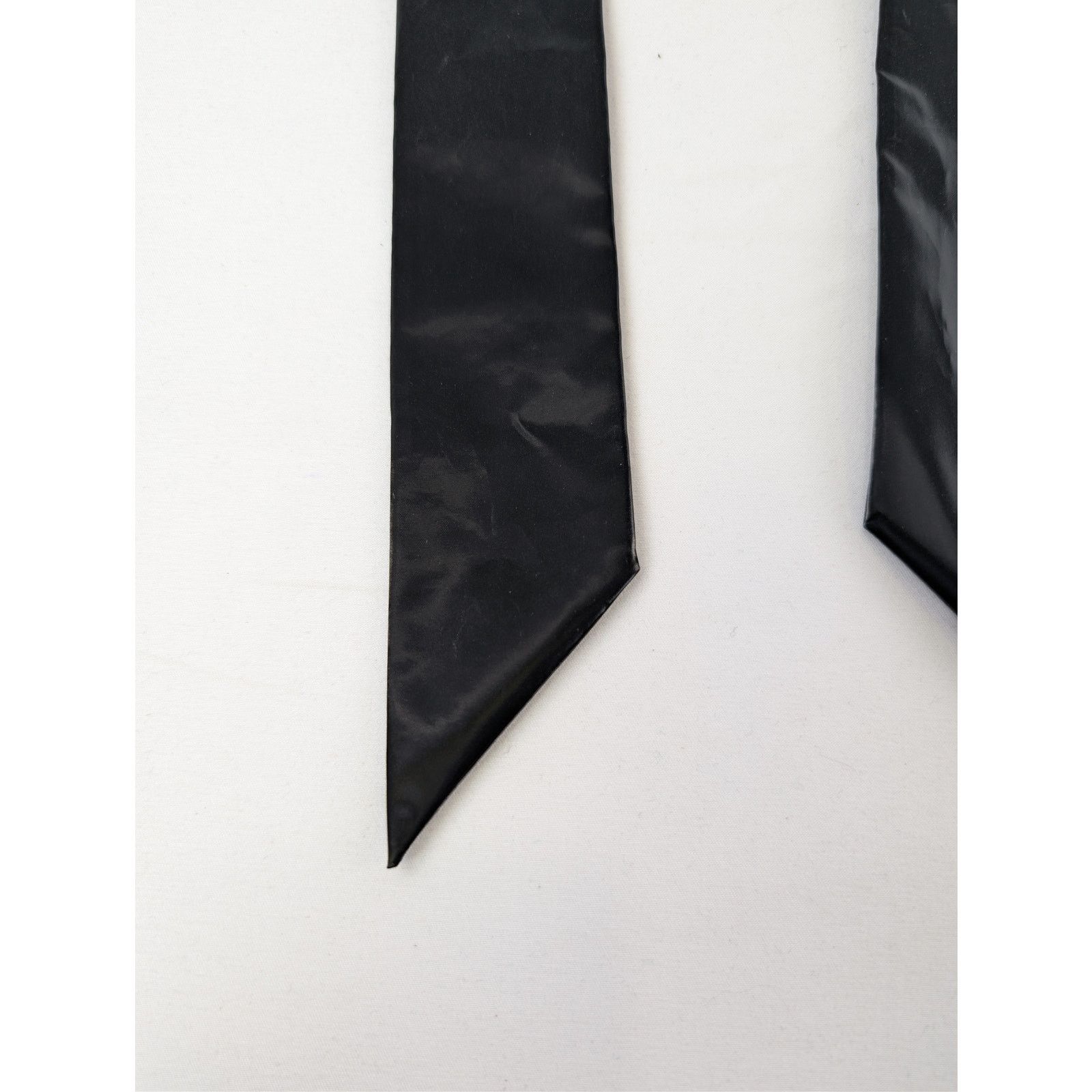 Saint Laurent Paris o1rshd1 Size: OS/ Satin Graduation Stole/Sash Tie in Black Size ONE SIZE - 3 Thumbnail