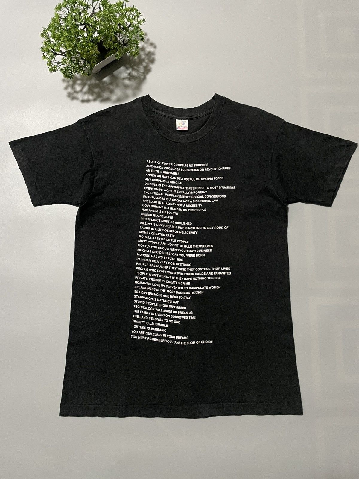 Vintage Vintage 90s Jenny Holzer Truism Art Tshirt Size US L / EU 52-54 / 3 - 3 Thumbnail