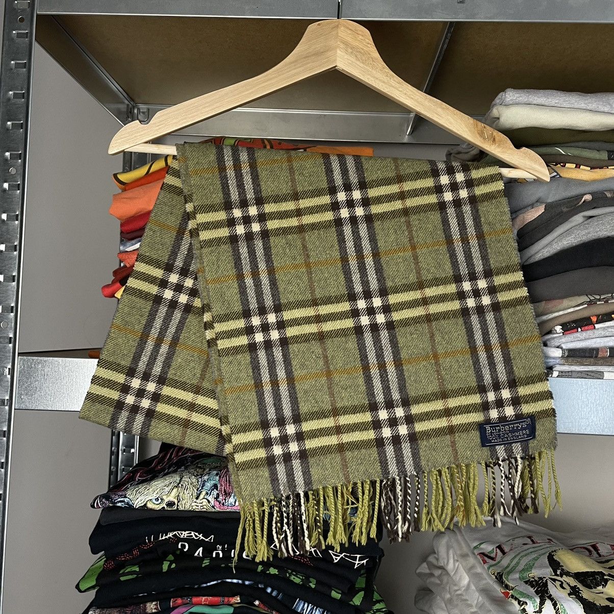 image of Burberry Scarf Cashmere / Muffler / Novacheck in Green, Men's