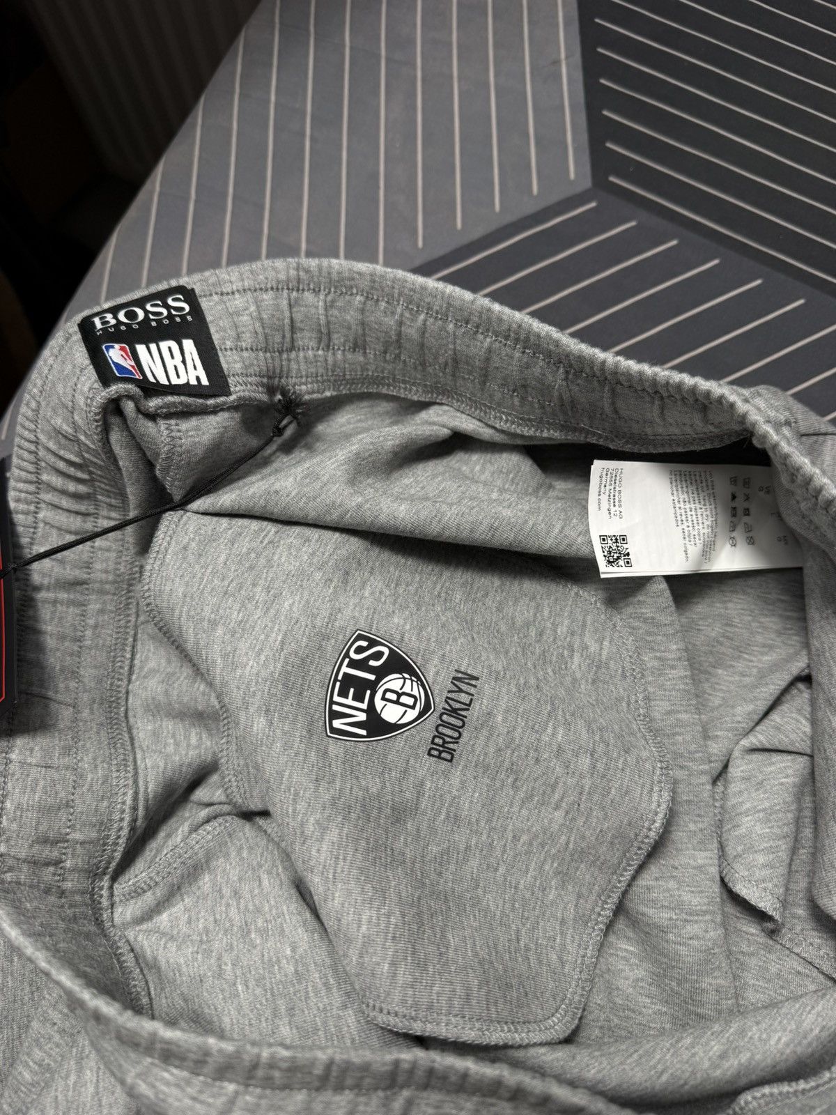 Hugo Boss Hugo Boss x NBA Joggers L Brooklyn Nets Grey Sweatpants NWT Size US 34 / EU 50 - 10 Thumbnail