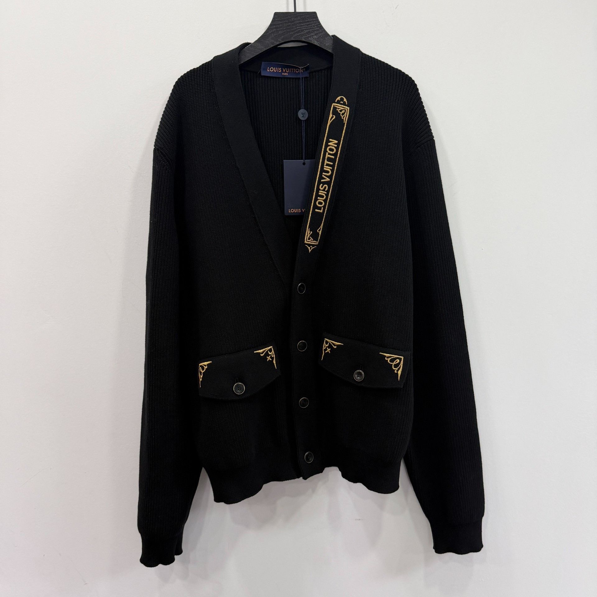 Louis Vuitton Louis Vuitton Black Sweater M Women Size M / US 6-8 / IT 42-44 - 1 Thumbnail