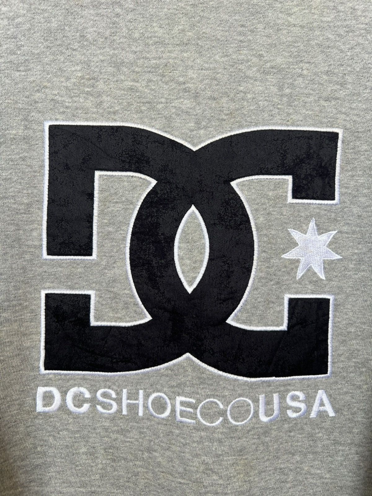 Vintage Vintage Y2K DC Shouse Big Embroidered Baggy Boxy Sweatshirt Size US L / EU 52-54 / 3 - 4 Thumbnail