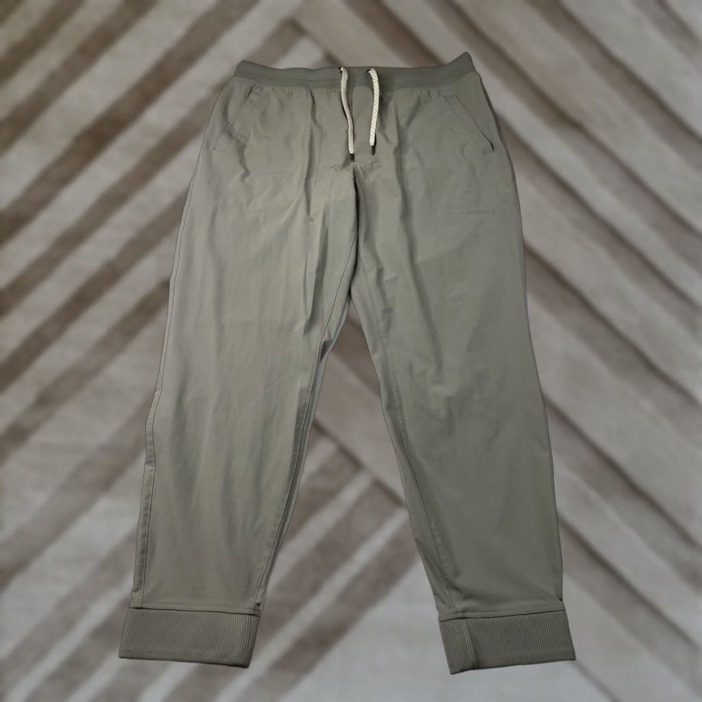 Vuori Vuori Mens Jogger Pants Tapered Gray 2XL Regular Elastic Waist Pockets Inseam See Measurements V436 Size US 39 - 1 Thumbnail