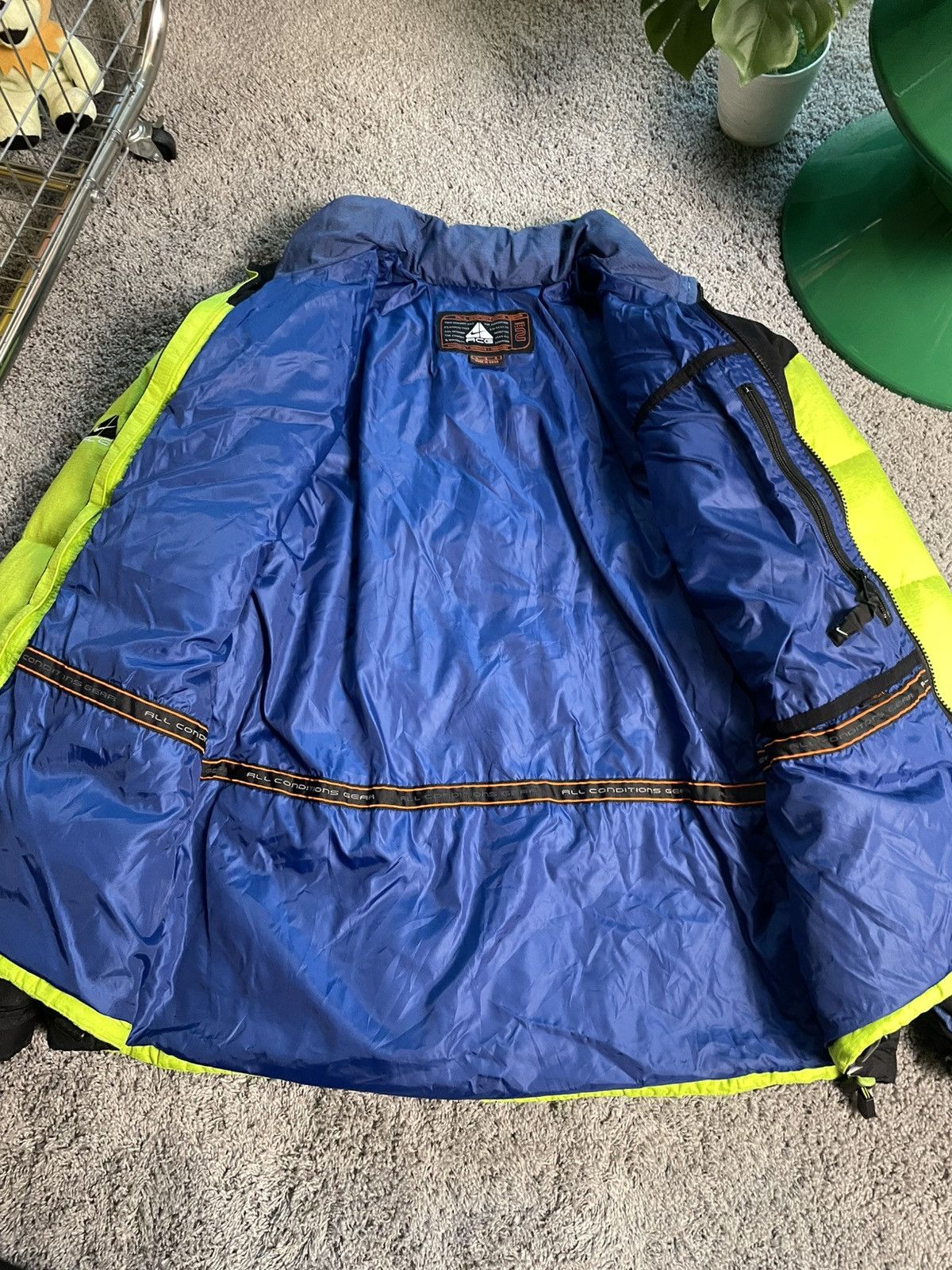 Nike ACG Vintage Nike ACG Green Neon Puffer Jacket Size US L / EU 52-54 / 3 - 11 Thumbnail