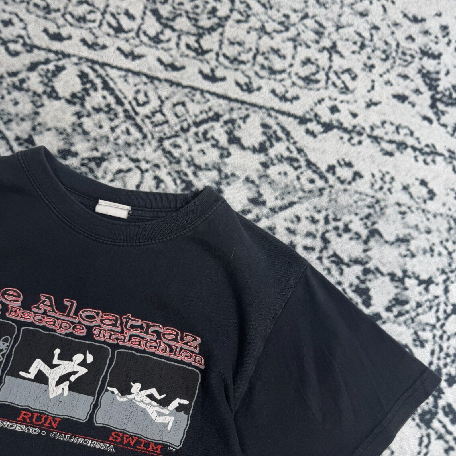 Vintage Vintage Black Cotton T-Shirt Size S Alcatraz Prison Escape Size US S / EU 44-46 / 1 - 4 Thumbnail