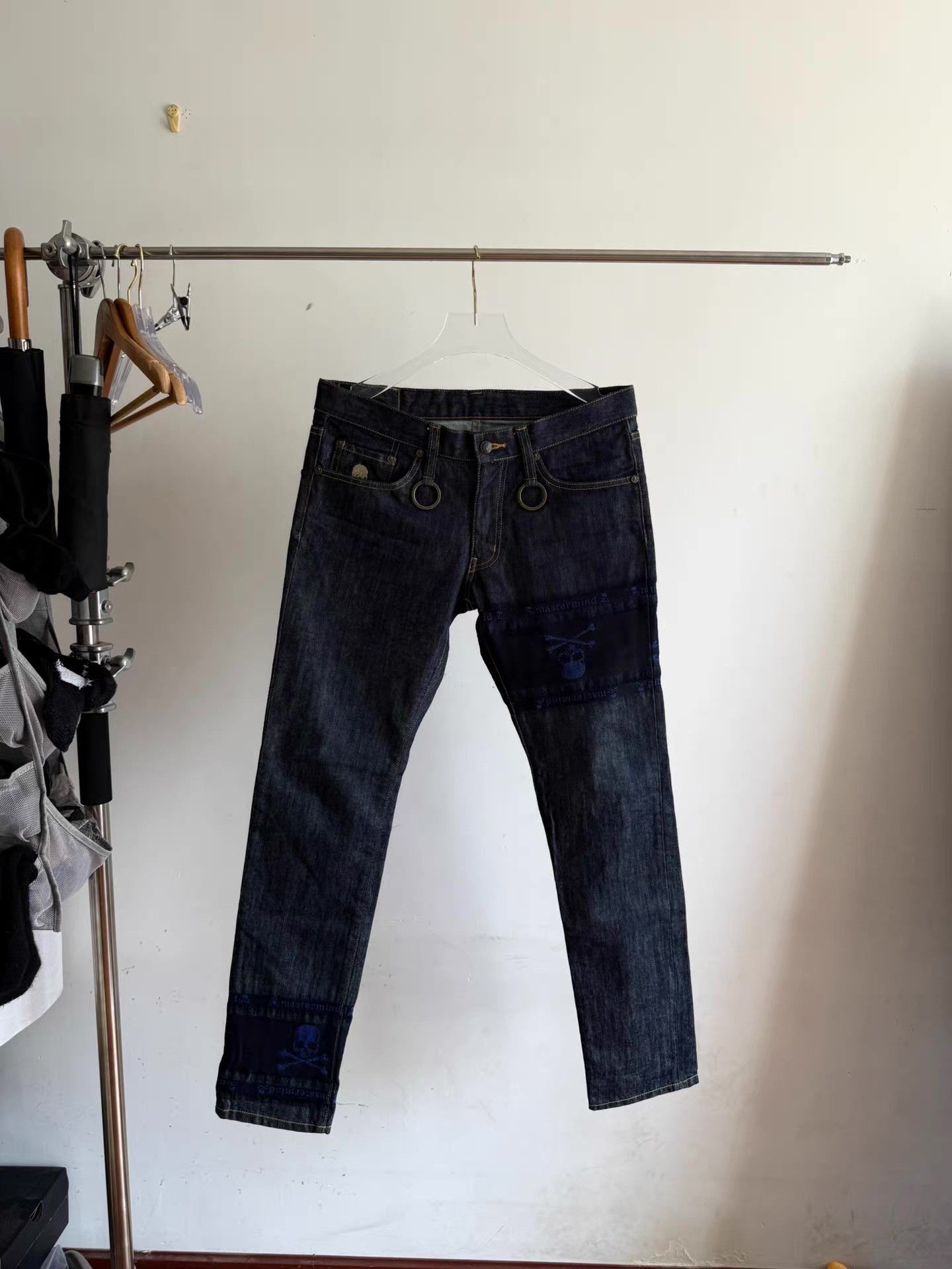 Mastermind Japan Mastermind Japan Blue Embroidery Jeans with Metal Rings Q17 Size US 34 / EU 50 - 1 Thumbnail