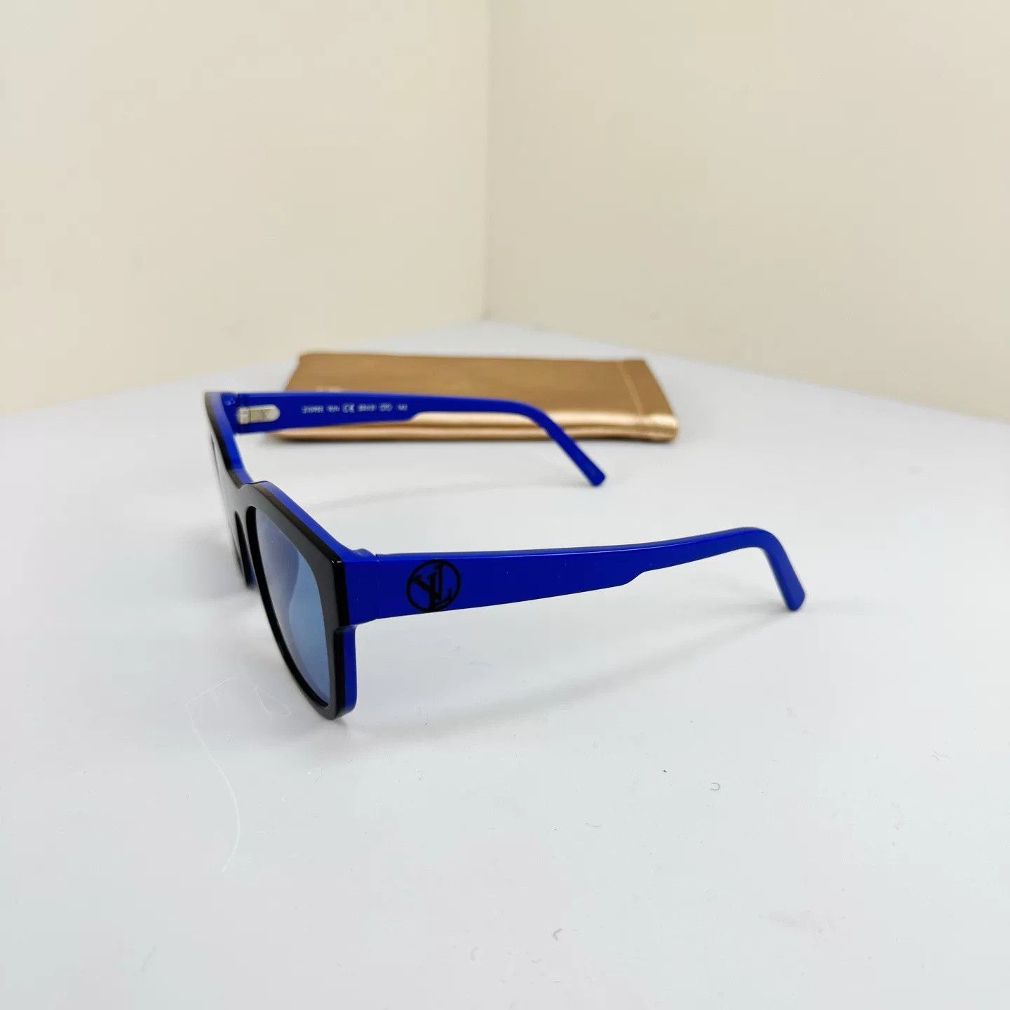 Louis Vuitton Louis Vuitton Outerspace Sunglasses Size ONE SIZE - 6 Thumbnail