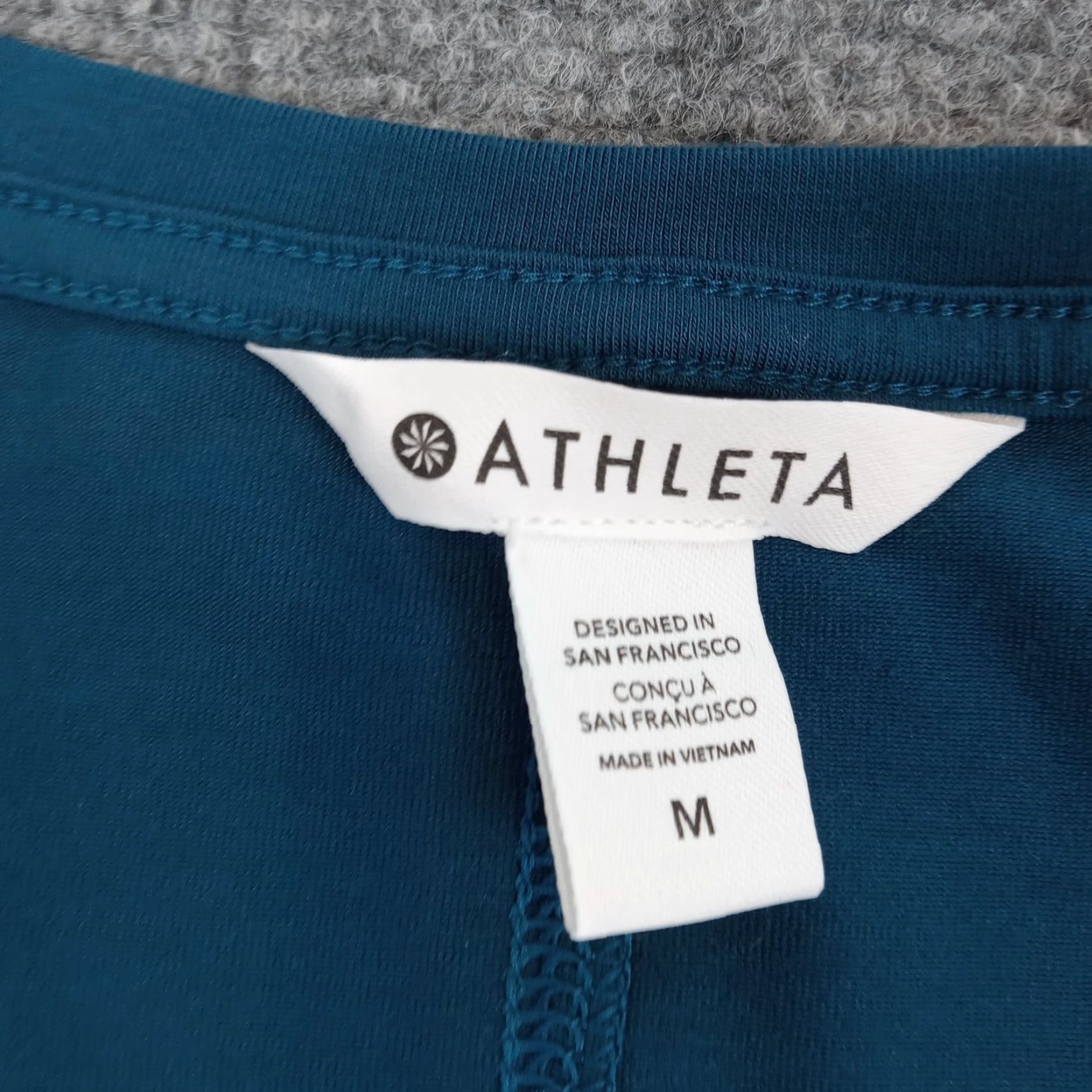 Athleta Athleta Womens Blue Long Sleeve Scoop Neck Stretch Yoga Shirt Medium Size M / US 6-8 / IT 42-44 - 5 Thumbnail