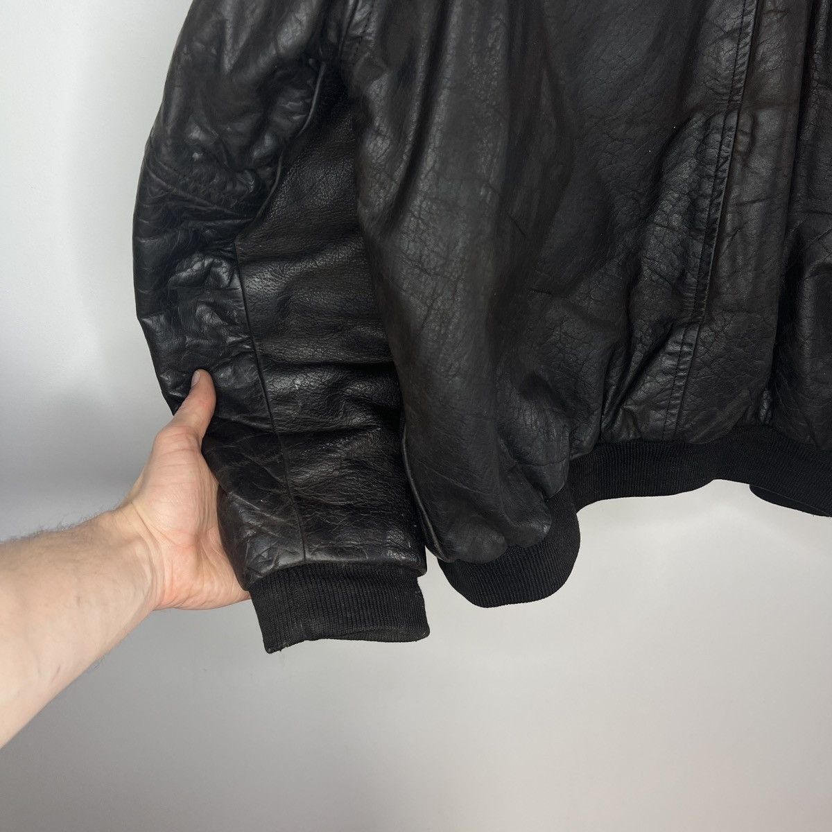 Vintage Vintage Heavy Flight Bomber Leather Jacket 90s Brown Size US XL / EU 56 / 4 - 13 Thumbnail