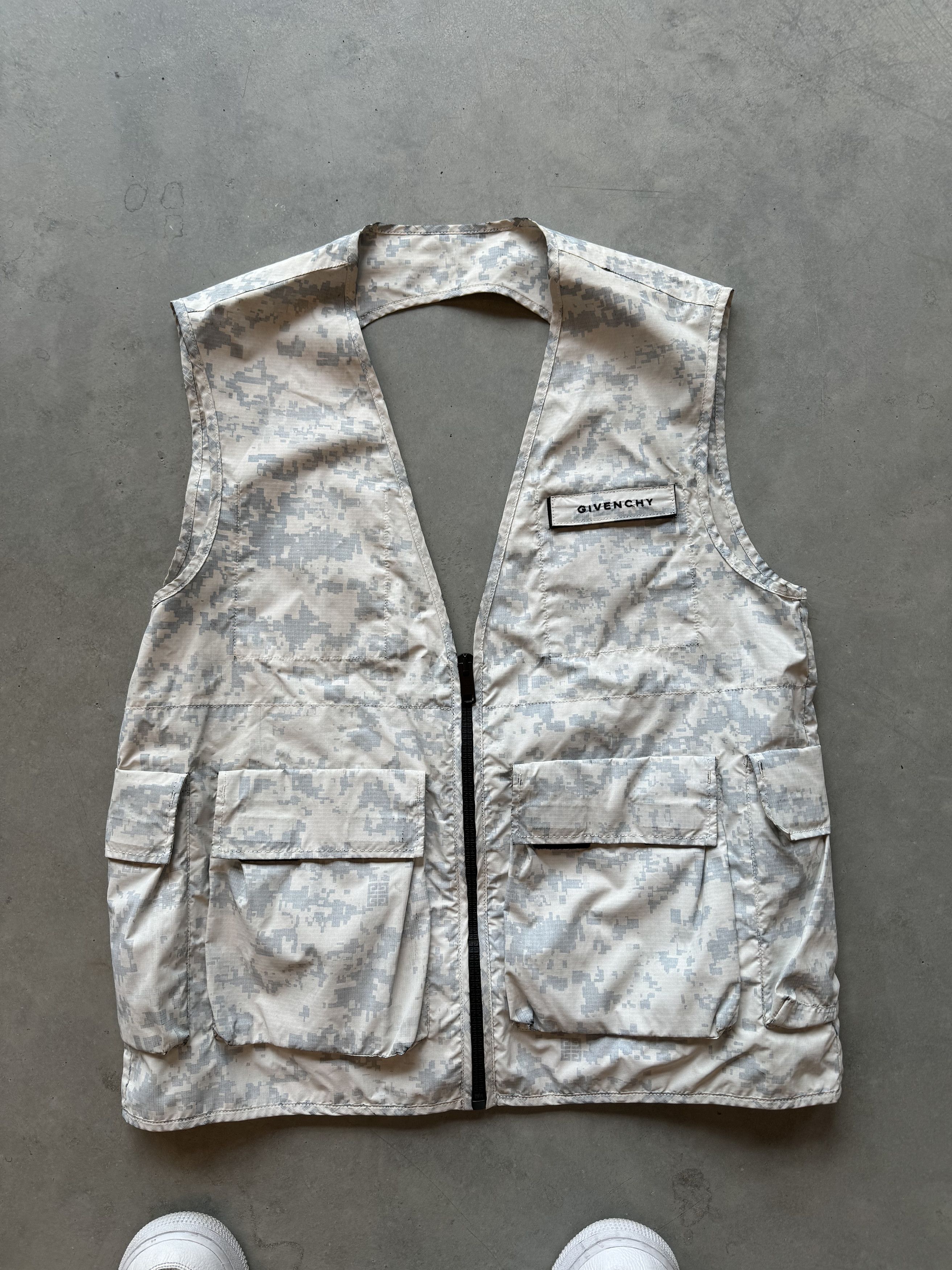 Givenchy Givenchy Open Back Camo Print Cargo Vest Size US M / EU 48-50 / 2 - 1 Thumbnail