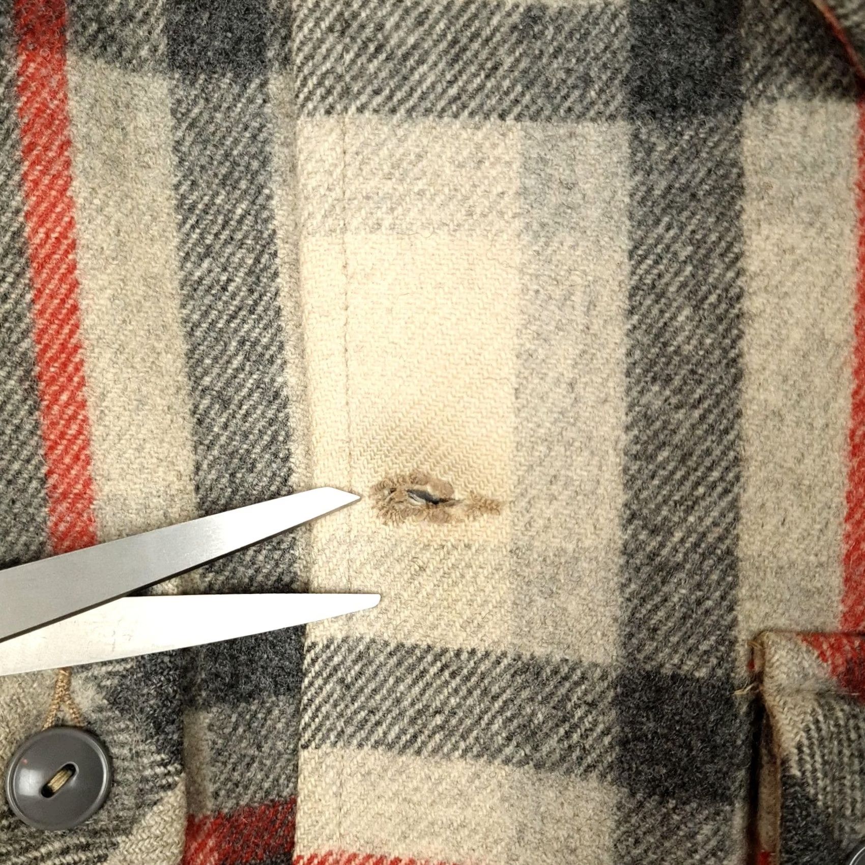 Vintage VINTAGE Woolrich Shirt Jacket Mens 46 Beige Plaid Wool Mackinaw Cruiser Work 50s Mens Size US XXL / EU 58 / 5 - 6 Thumbnail