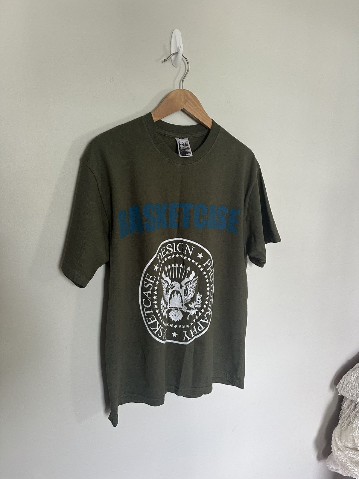 basketcase gallery Basketcase Gallery SEAL Tee Size US M / EU 48-50 / 2 - 2 Thumbnail