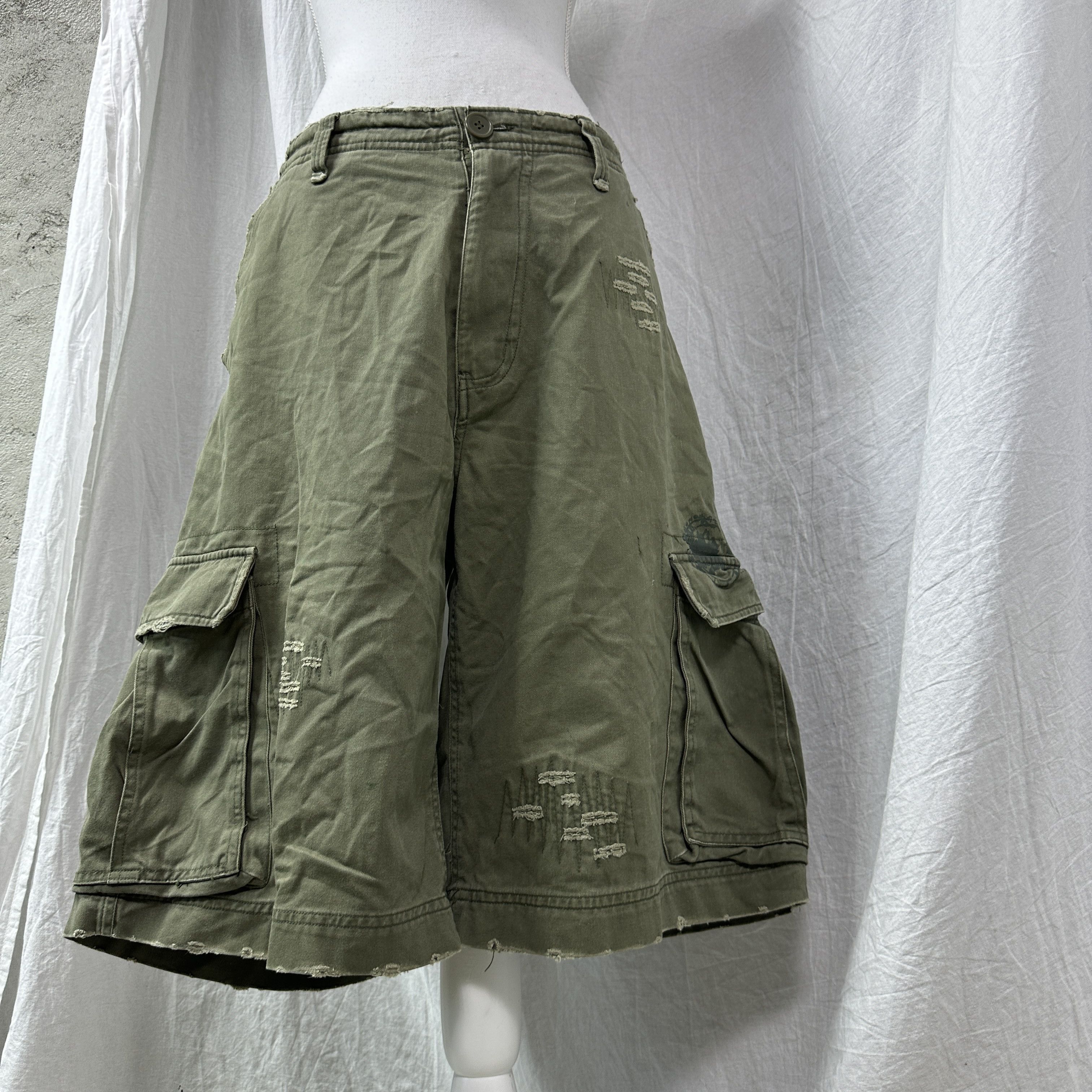 Vintage Vintage Casual Streetwear Cargo Military Styled Shorts 00s Size US 29 - 7 Thumbnail